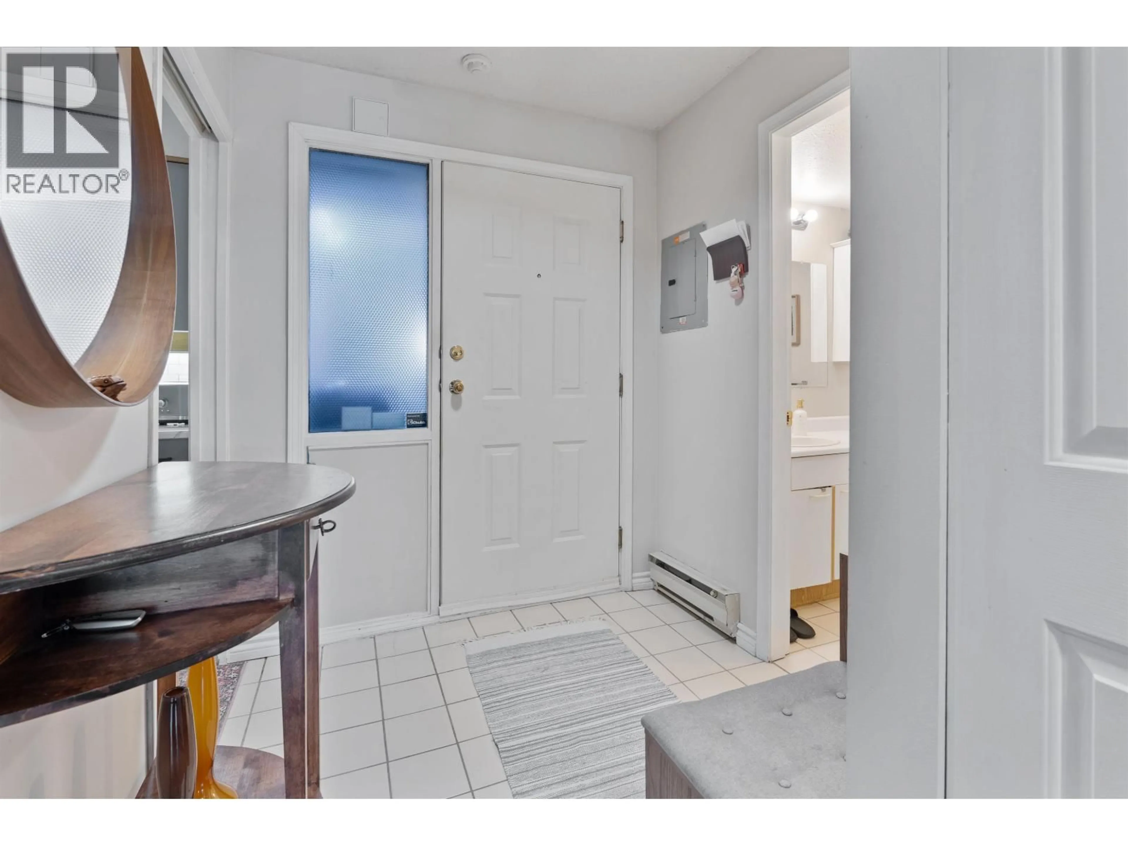 Indoor entryway for 203 - 988 16TH AVENUE, Vancouver British Columbia V5Z1T2