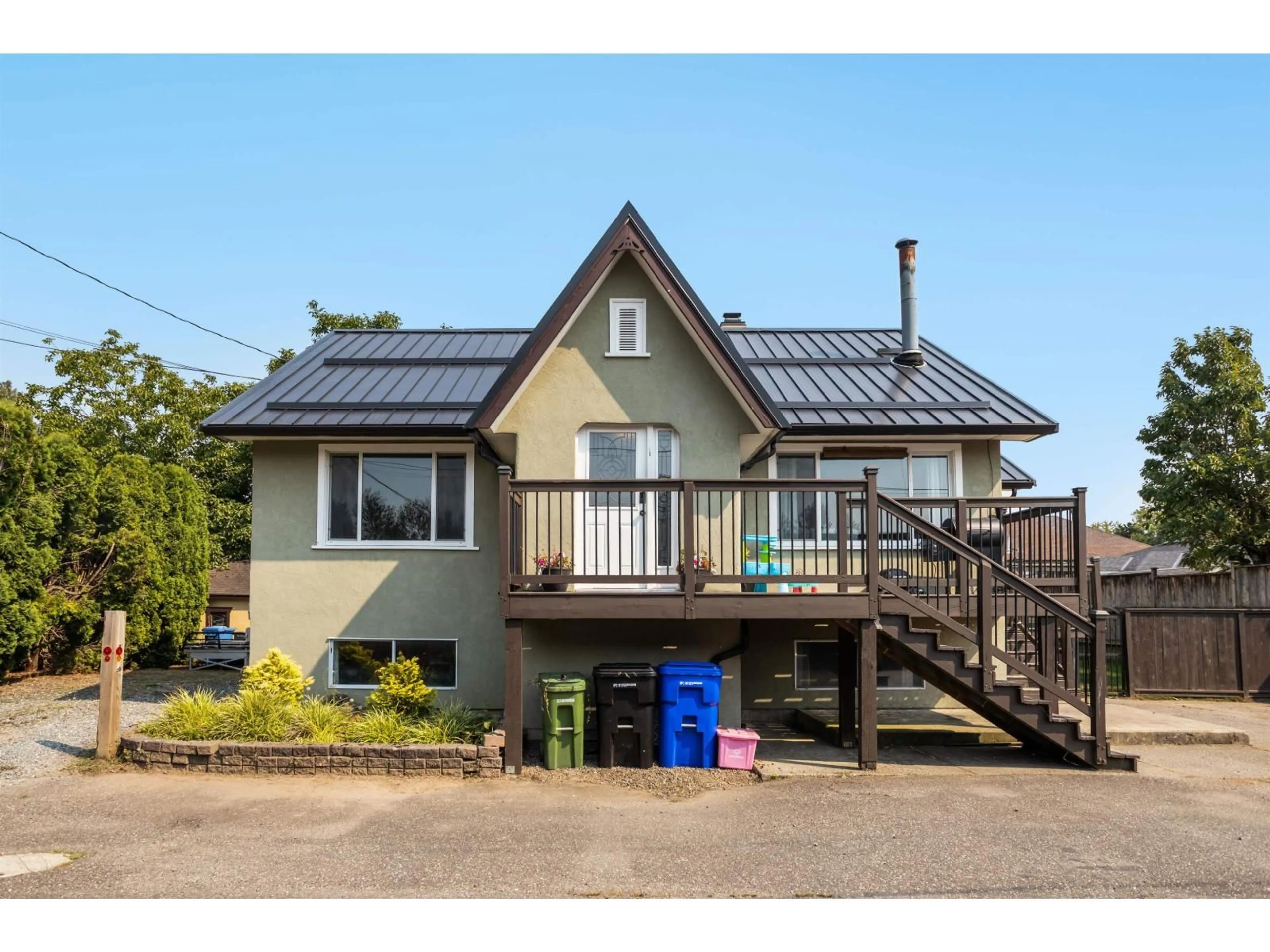 Home with vinyl exterior material, unknown for 46307 RIVERSIDE DRIVE, Chilliwack British Columbia V2P3L2