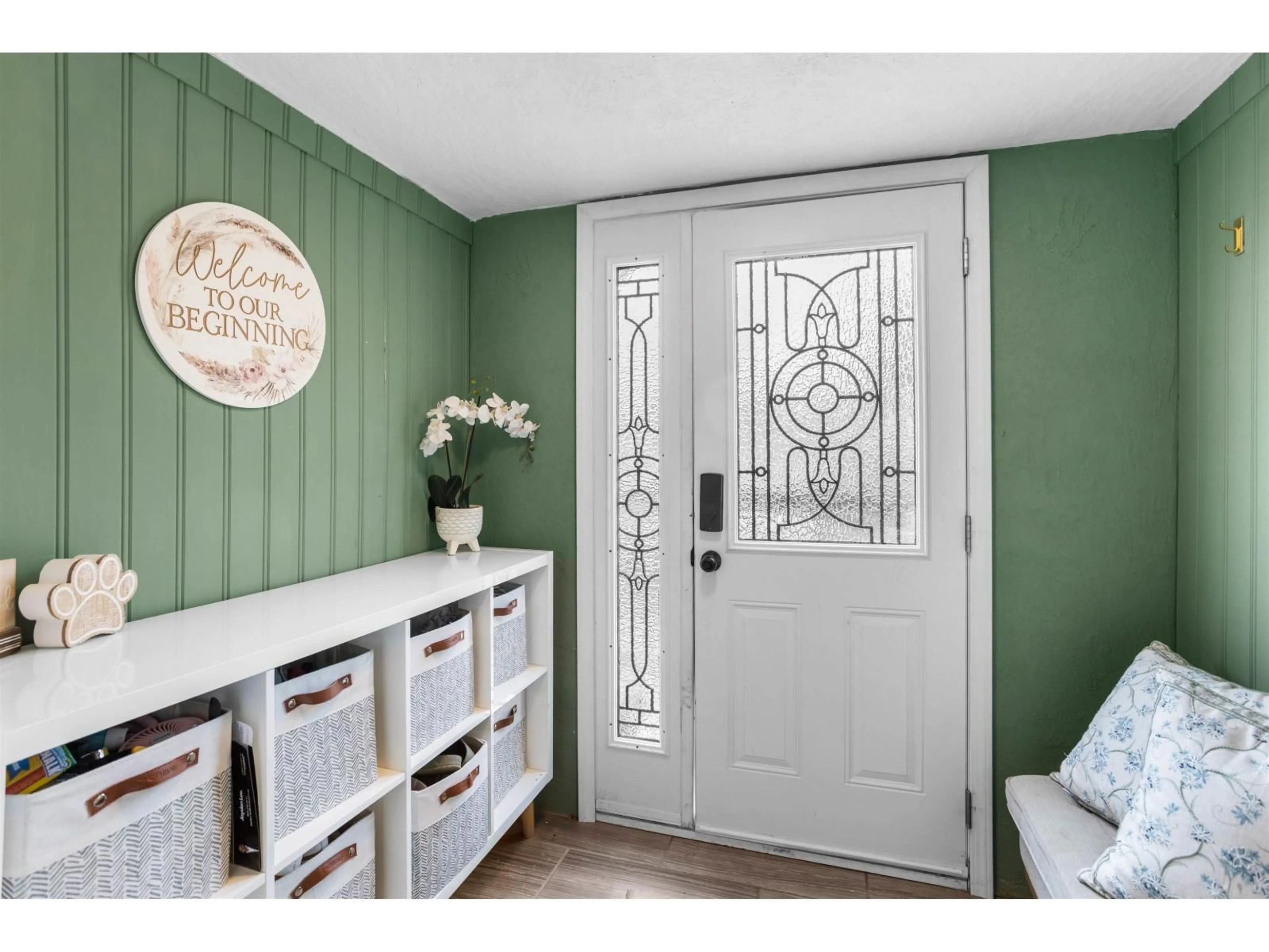 Indoor entryway for 46307 RIVERSIDE DRIVE, Chilliwack British Columbia V2P3L2