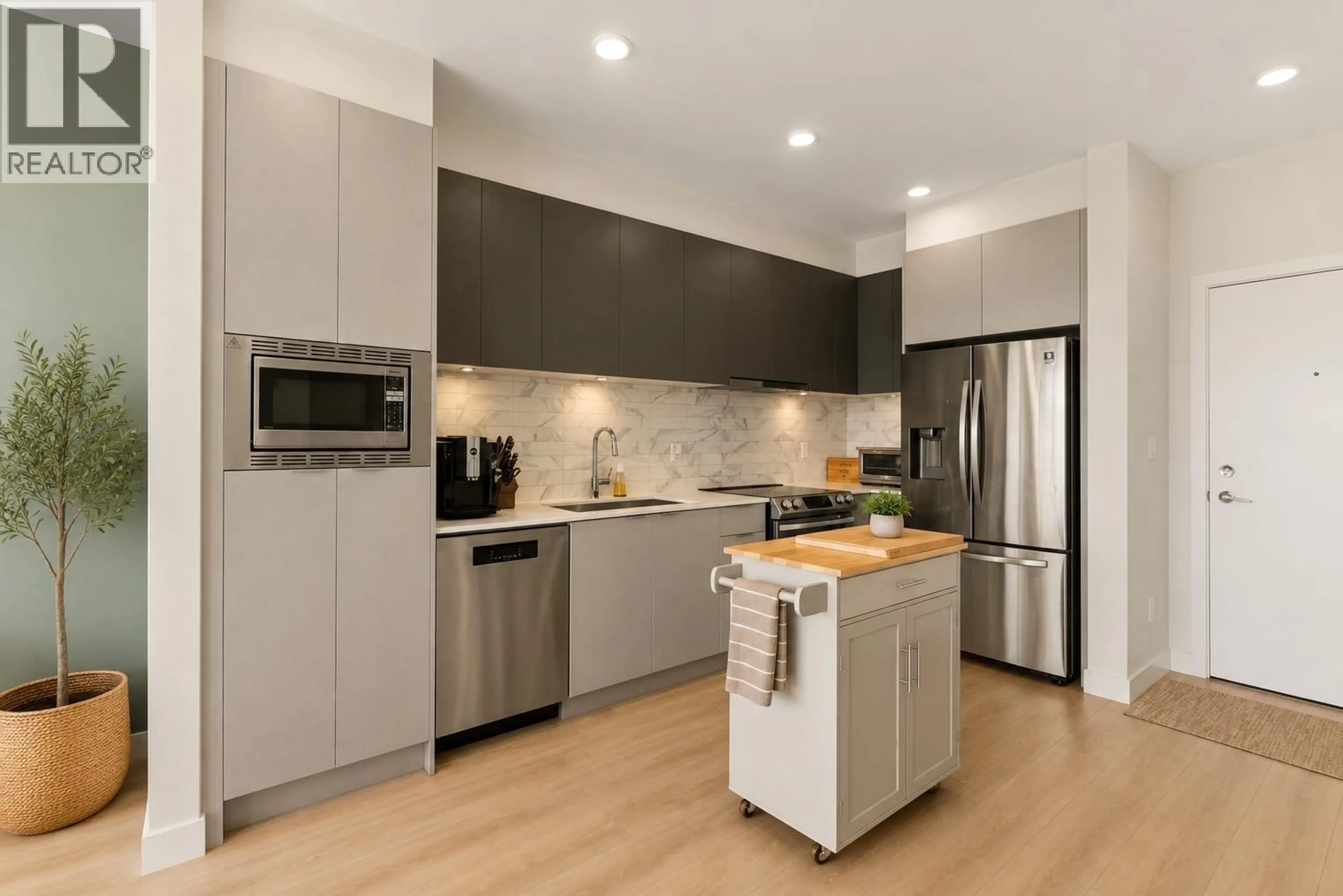Contemporary kitchen, unknown for 203 - 1792 STARLING DRIVE, Tsawwassen British Columbia V4M0E4