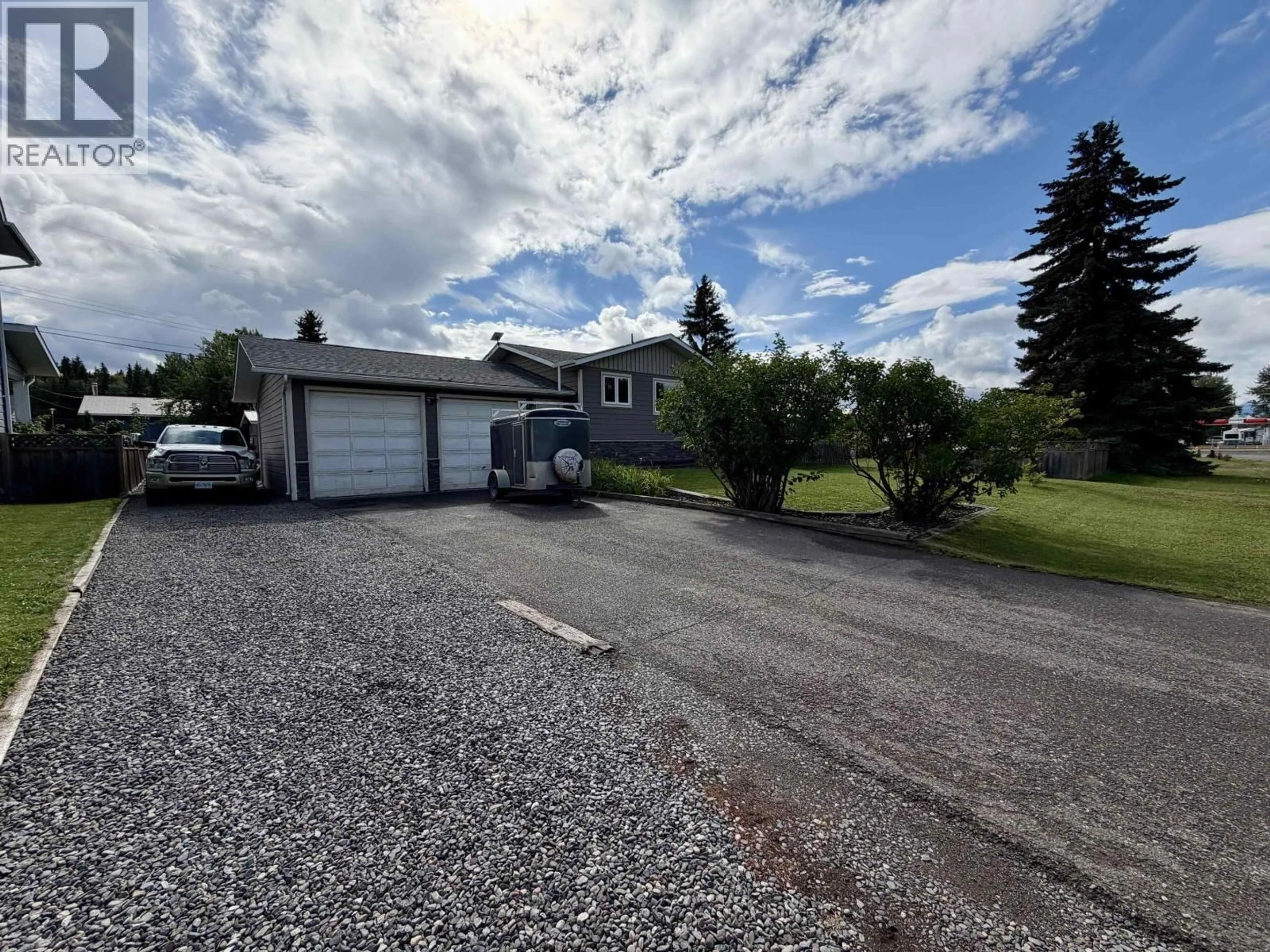 A pic from outside/outdoor area/front of a property/back of a property/a pic from drone, street for 3140 13TH STREET WEST, Houston British Columbia V0J1Z0