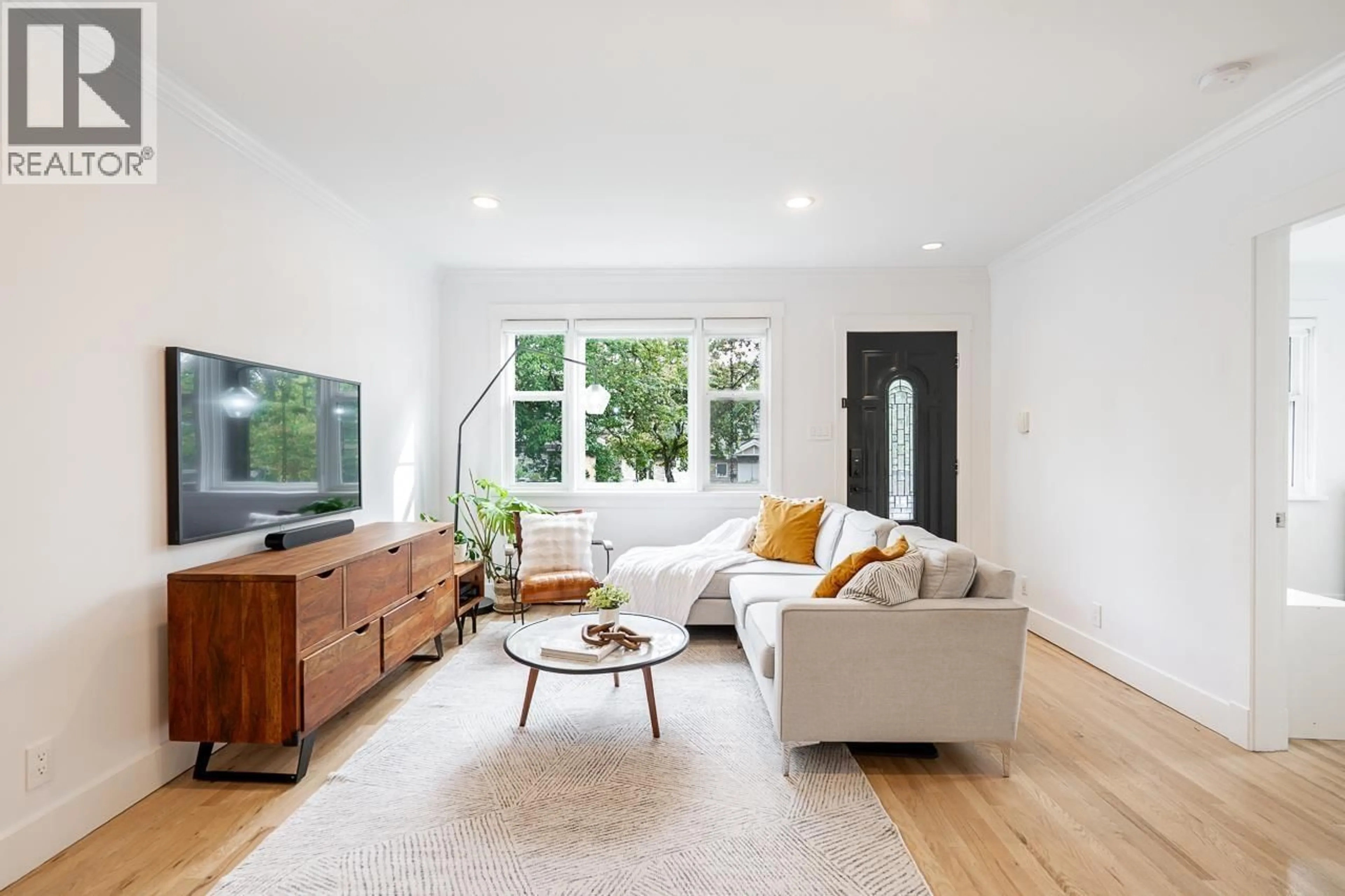 Living room with furniture, wood/laminate floor for 1617 36TH AVENUE, Vancouver British Columbia V5P1C3