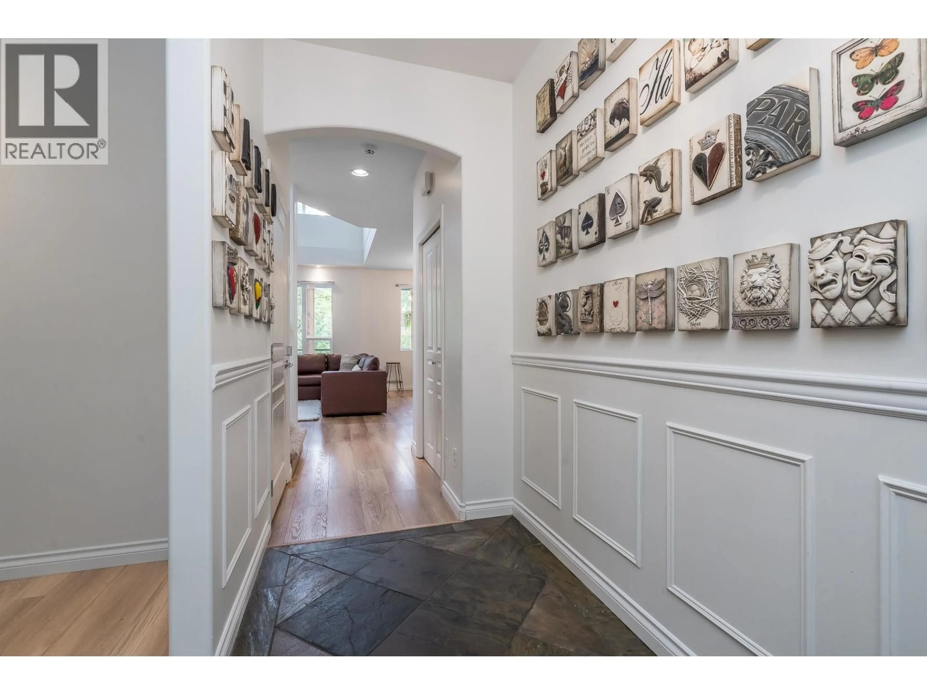 Indoor entryway for 24128 HILL AVENUE, Maple Ridge British Columbia V2W2C9