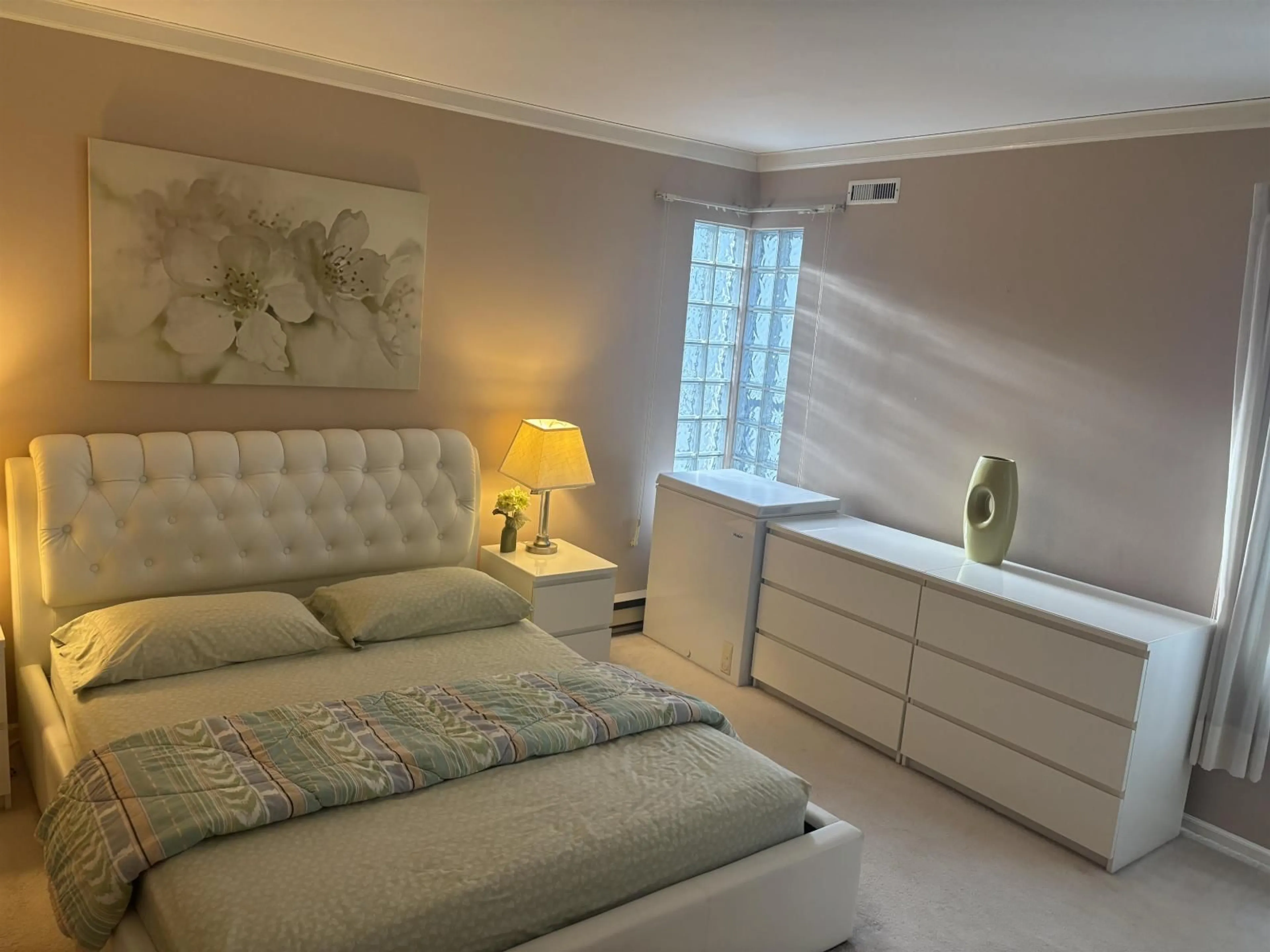 Bedroom with bed, unknown for 311 - 13910 101 AVENUE, Surrey British Columbia V3T1L6