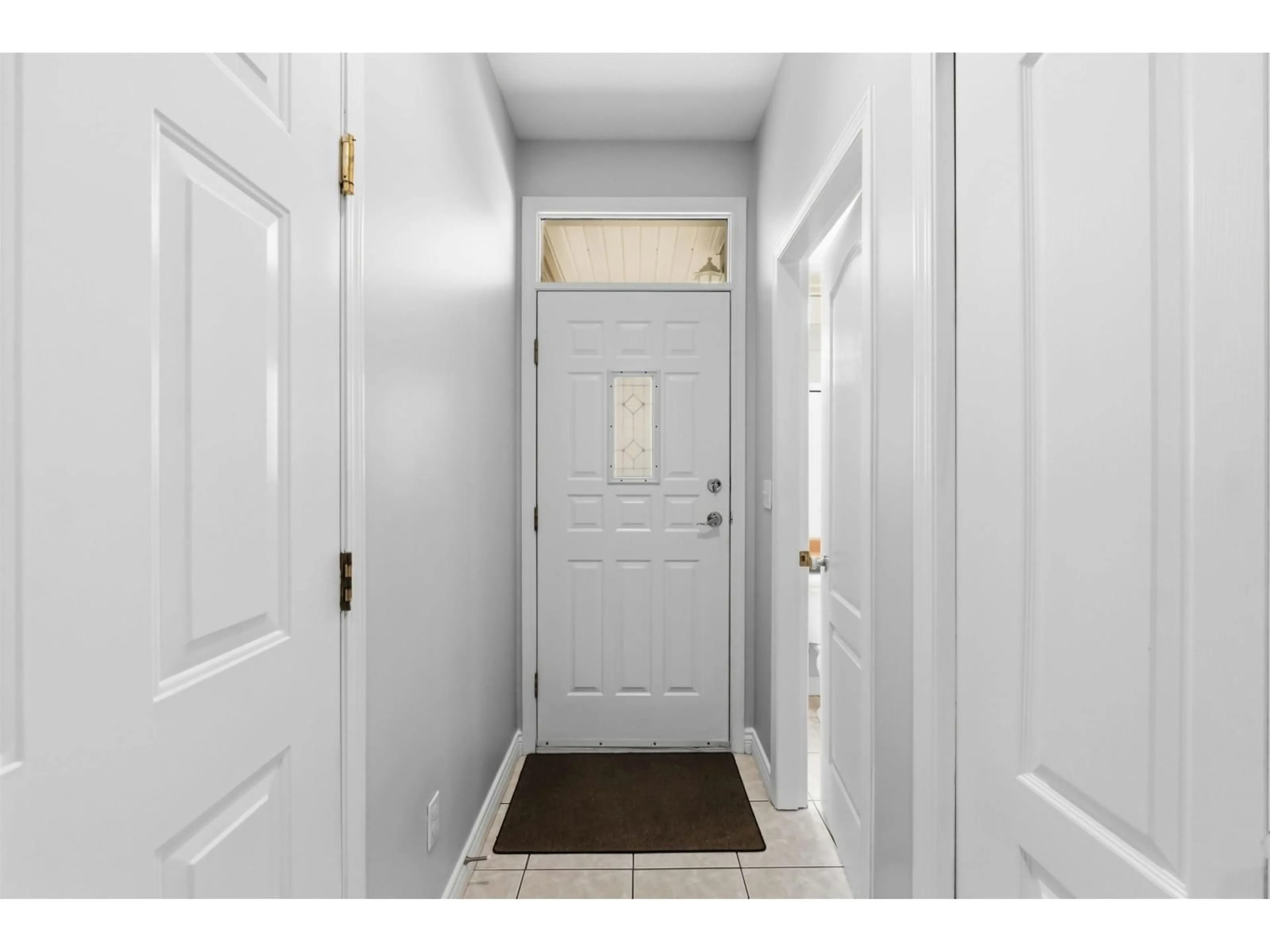 Indoor entryway for 25 - 8289 121A STREET, Surrey British Columbia V3W1G6