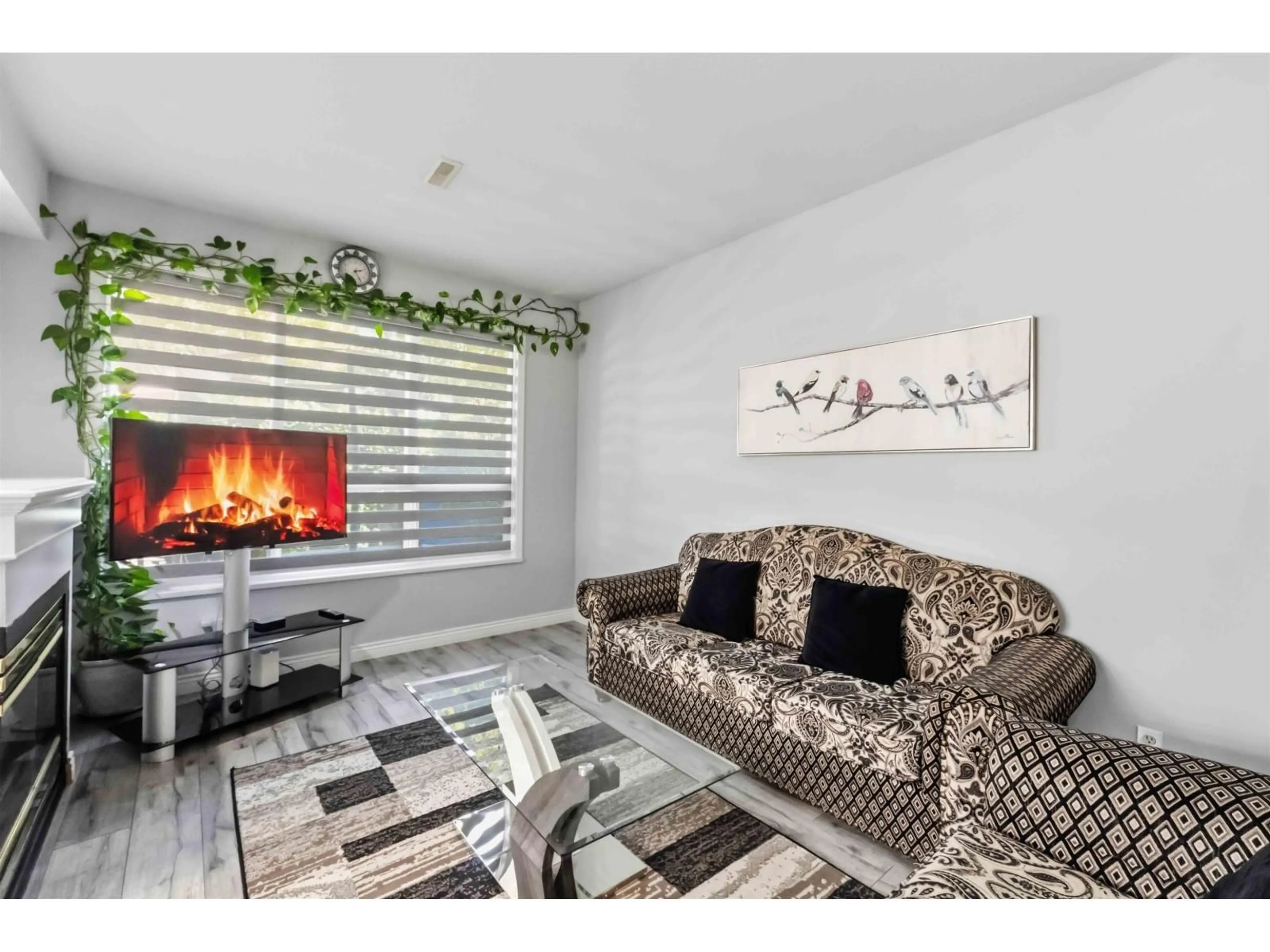 Living room with furniture, unknown for 25 - 8289 121A STREET, Surrey British Columbia V3W1G6