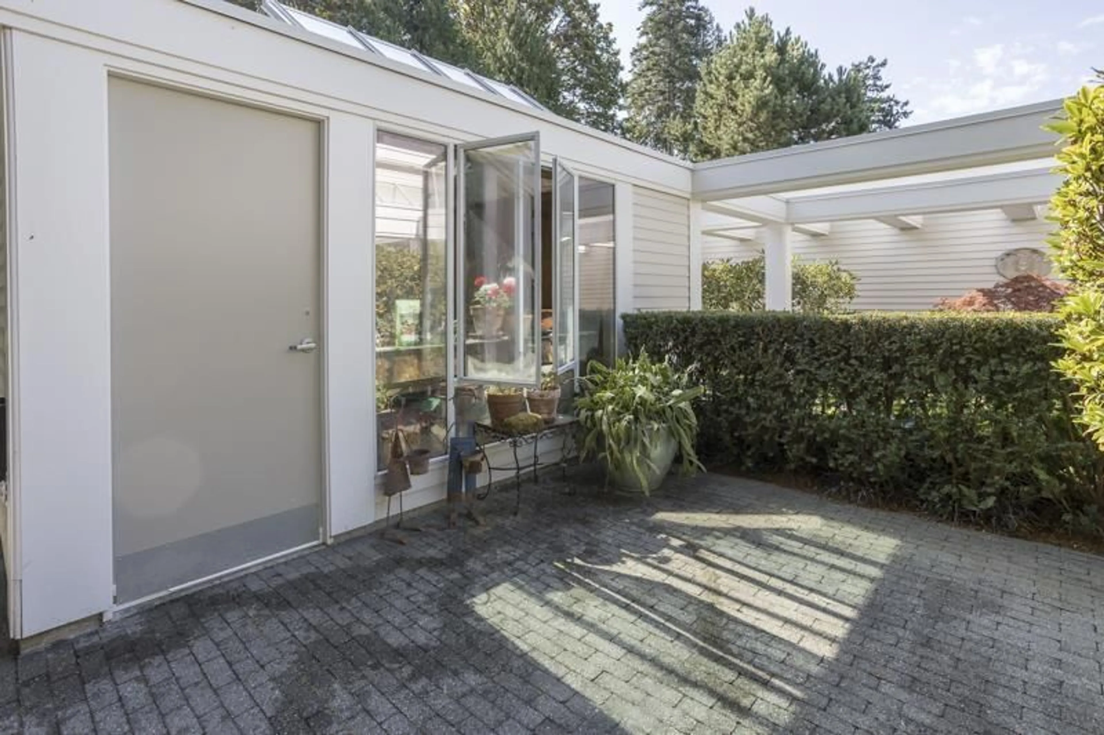 Patio, street for 2547 CRESCENT DRIVE, Surrey British Columbia V4A3J9