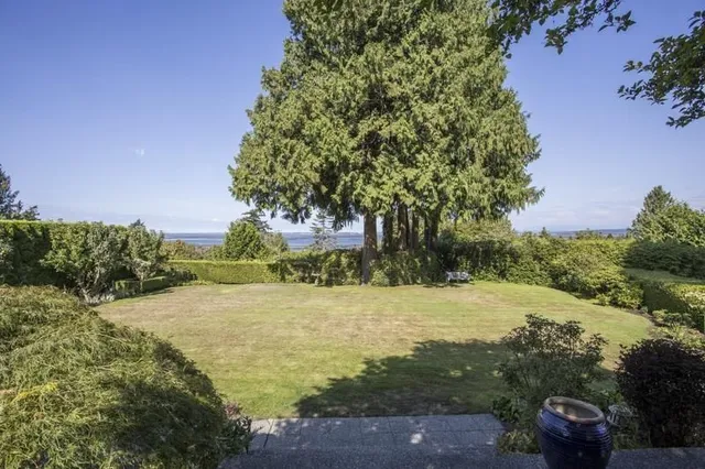 2547 CRESCENT DRIVE, Surrey 3