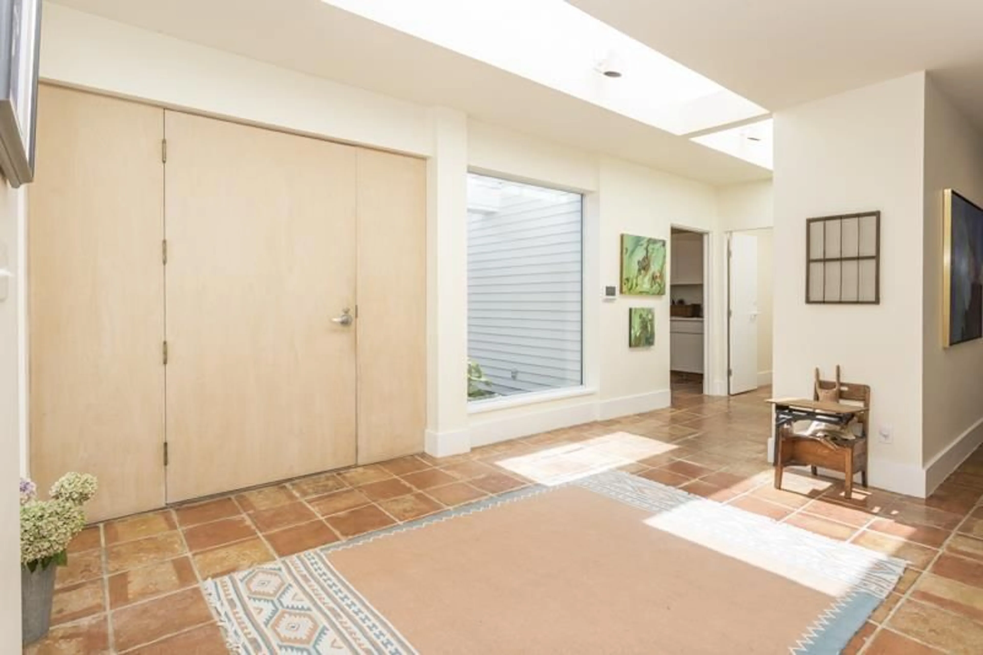 Indoor entryway for 2547 CRESCENT DRIVE, Surrey British Columbia V4A3J9