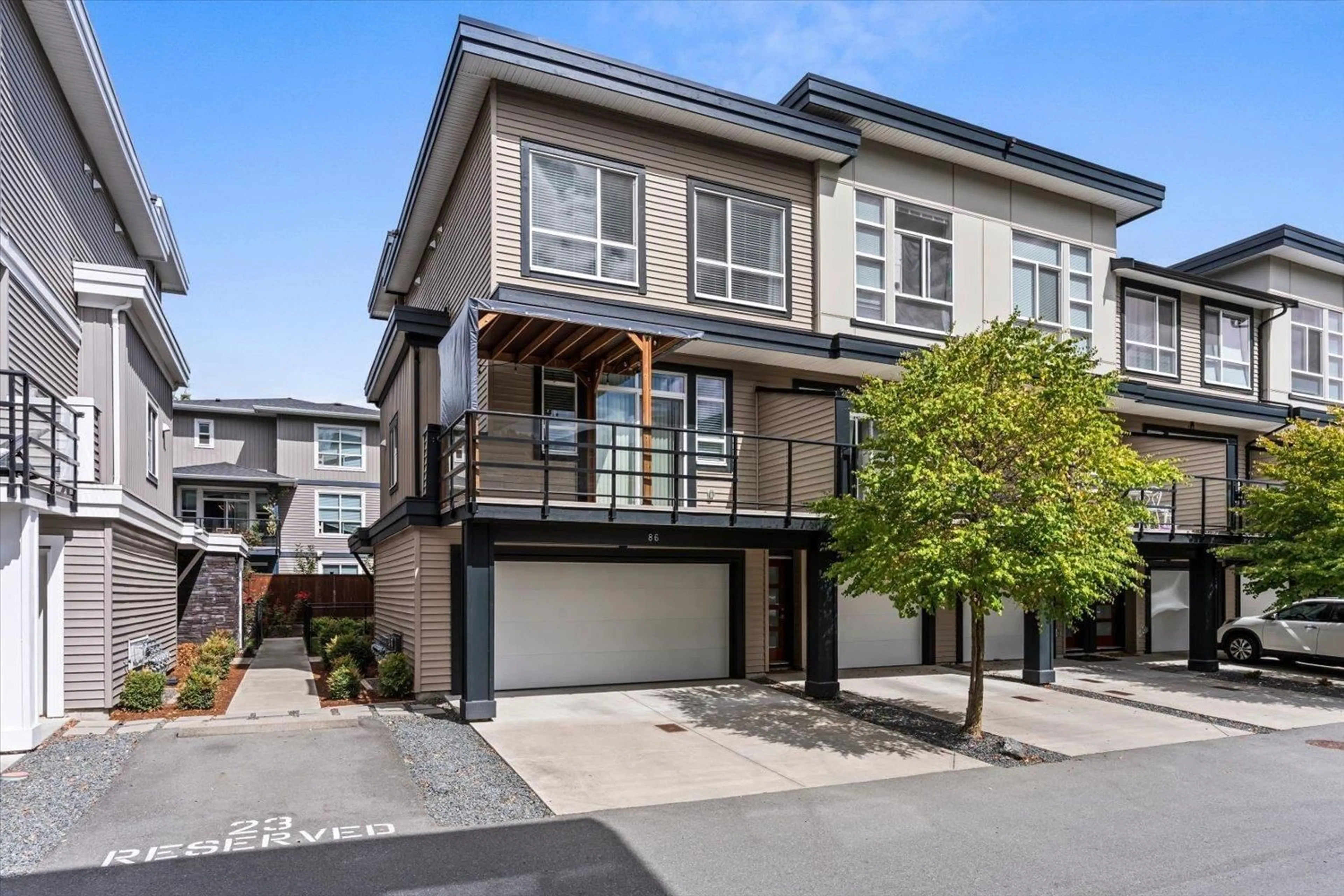 Home with vinyl exterior material, street for 86 - 8413 MIDTOWN WAY, Chilliwack British Columbia V2P0G7