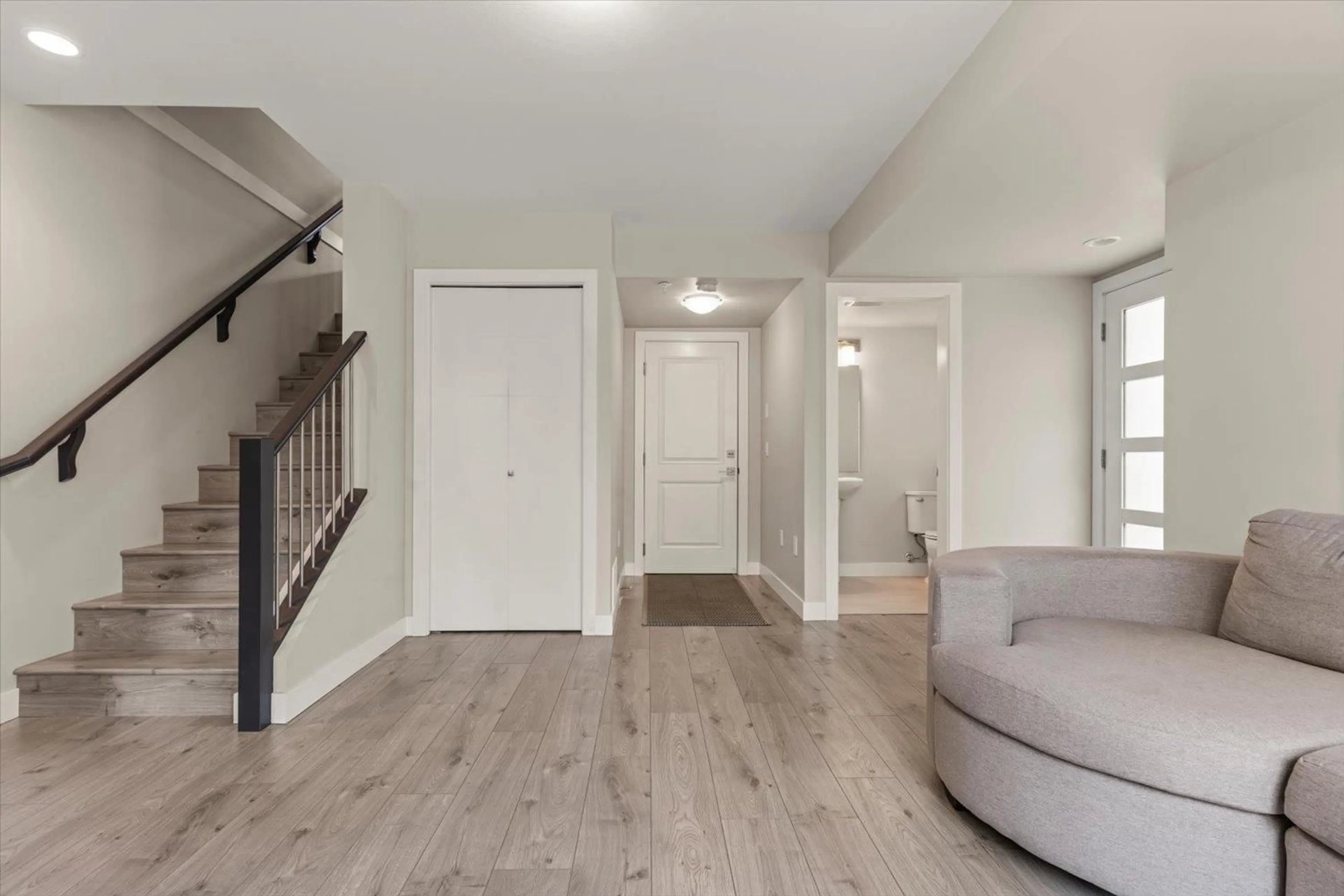 Indoor entryway for 86 - 8413 MIDTOWN WAY, Chilliwack British Columbia V2P0G7