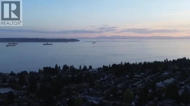 2390 PALMERSTON AVENUE, West Vancouver 4