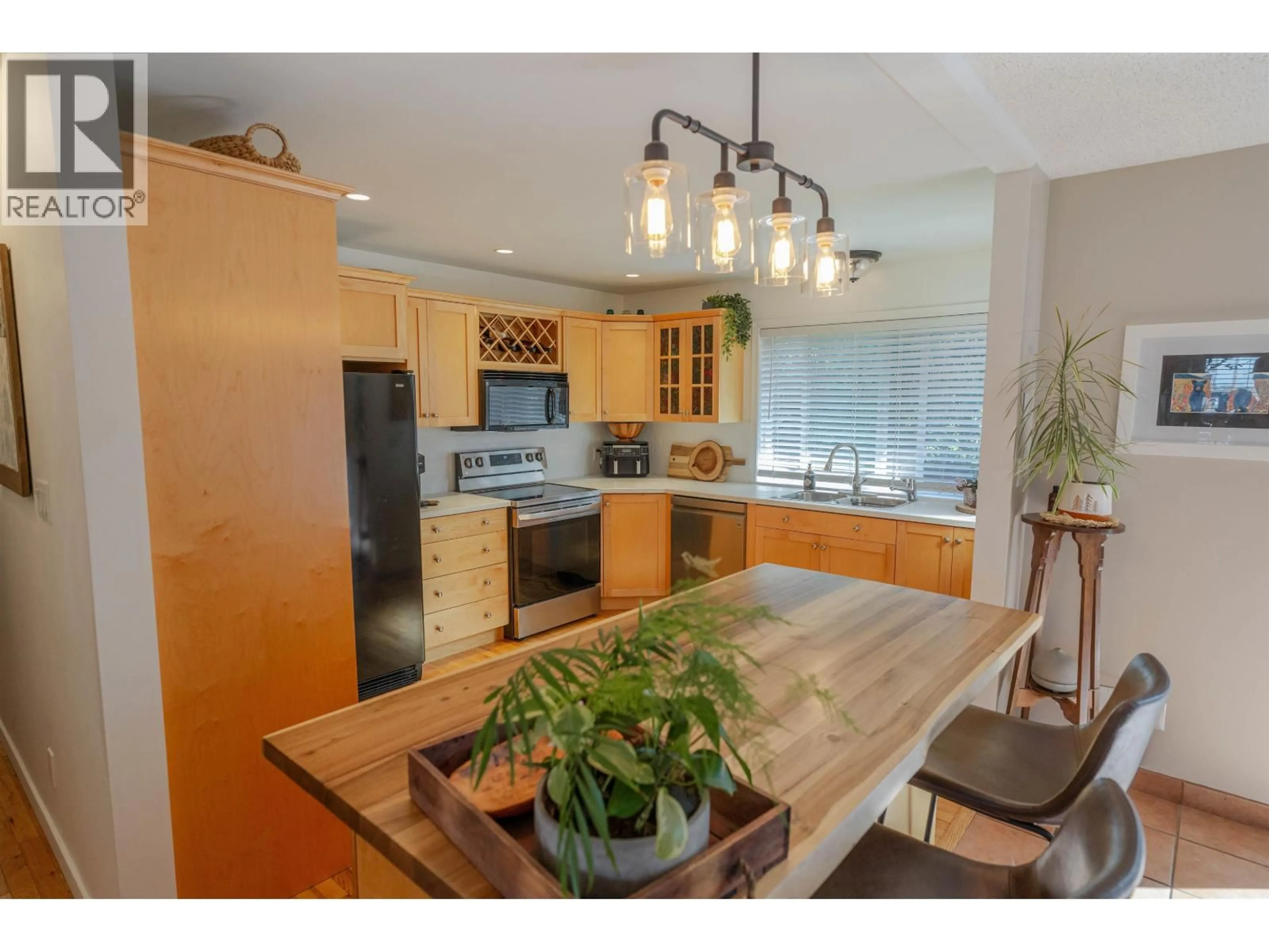 Open concept kitchen, unknown for 10707 108 STREET, Fort St. John British Columbia V1J5N9