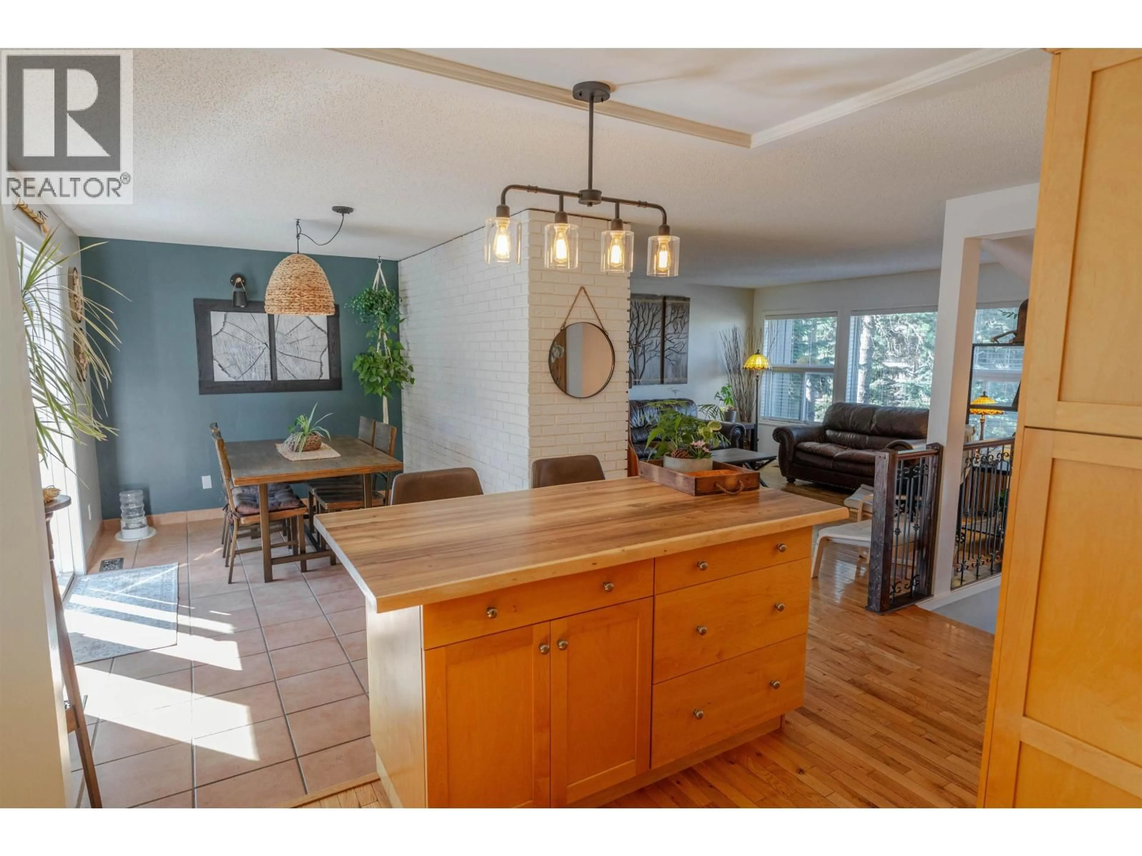 Open concept kitchen, unknown for 10707 108 STREET, Fort St. John British Columbia V1J5N9