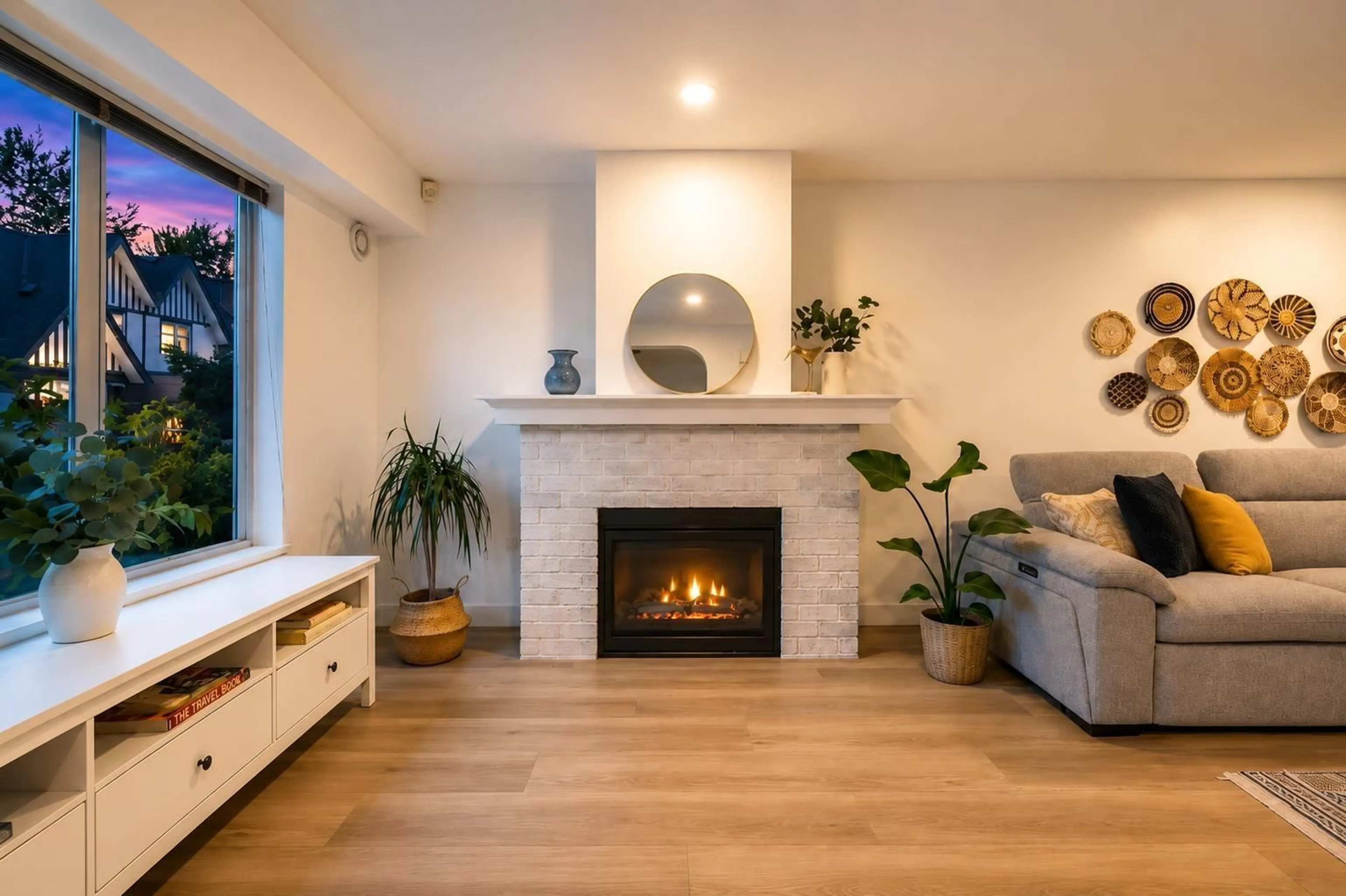 Living room with furniture, unknown for 63 - 18883 65 AVENUE, Surrey British Columbia V3S8Y2