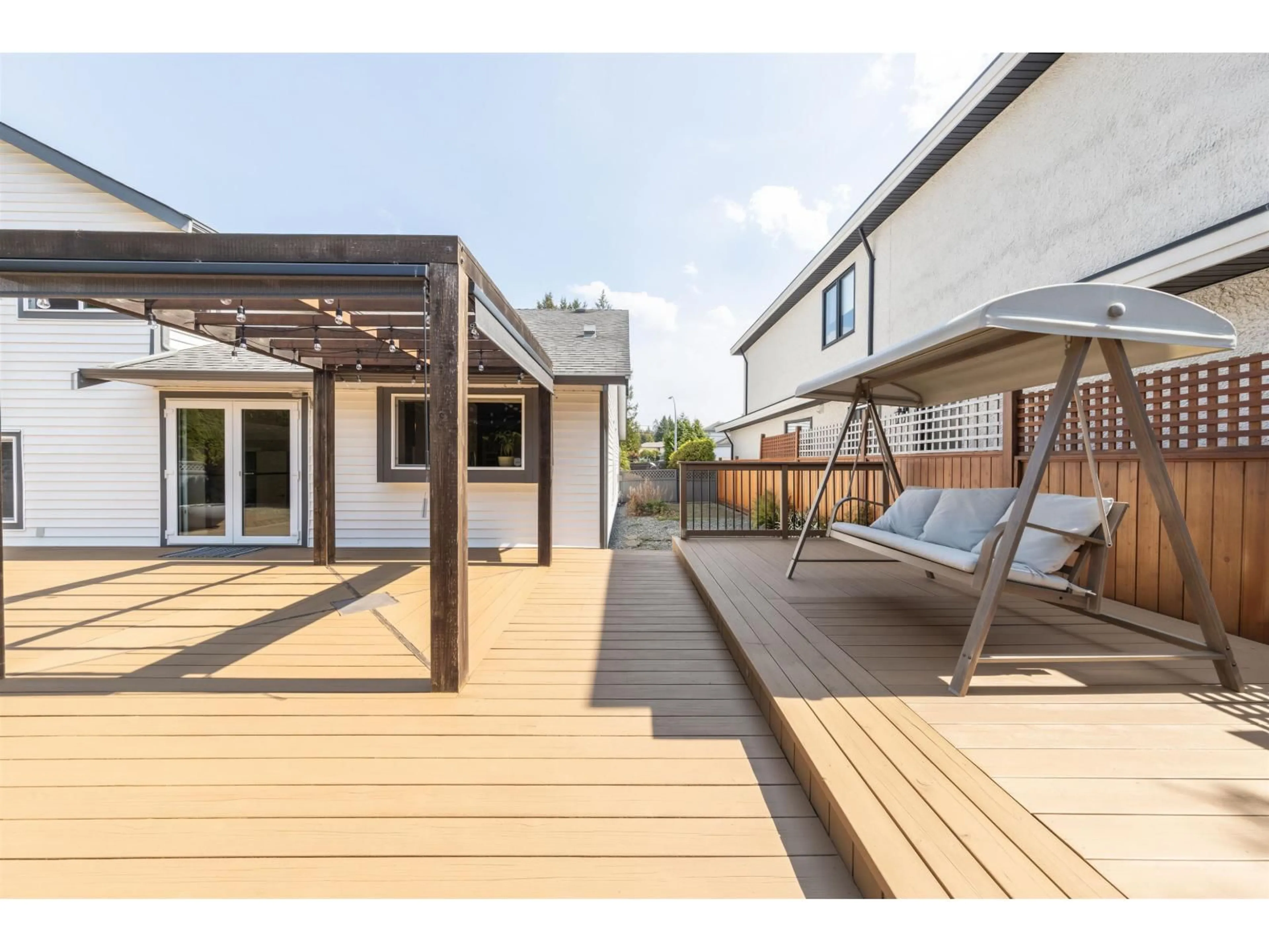 Patio, street for 1825 144 STREET, Surrey British Columbia V4A7E8