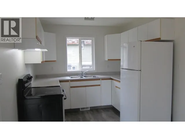 229 ELM AVENUE, 100 Mile House 3