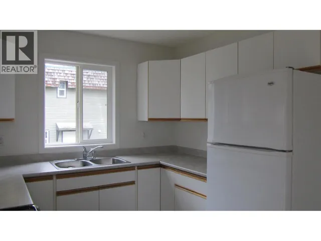 229 ELM AVENUE, 100 Mile House 5