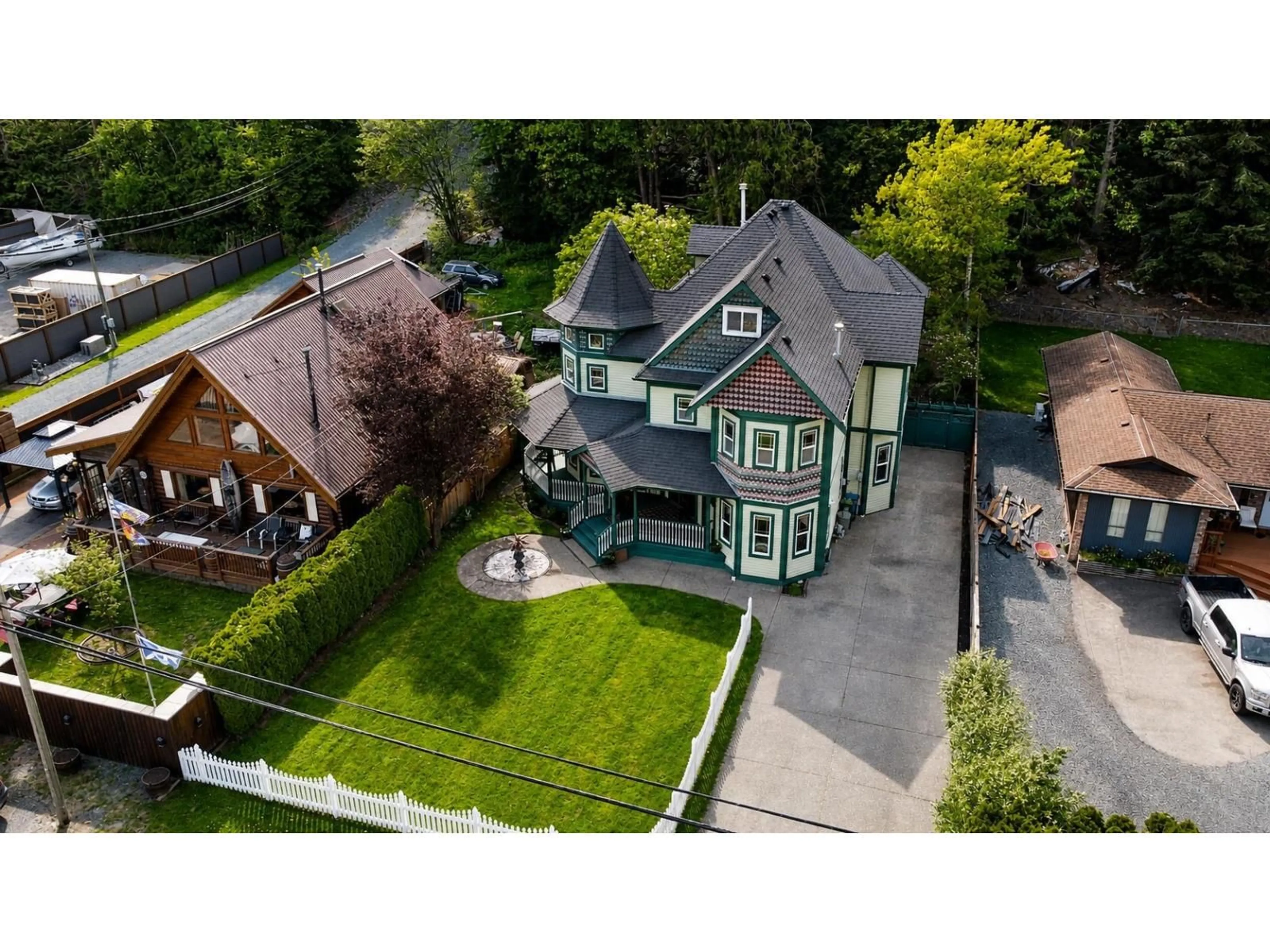 A pic from outside/outdoor area/front of a property/back of a property/a pic from drone, street for 864 HOT SPRINGS ROAD, Harrison Hot Springs British Columbia V0M1K0