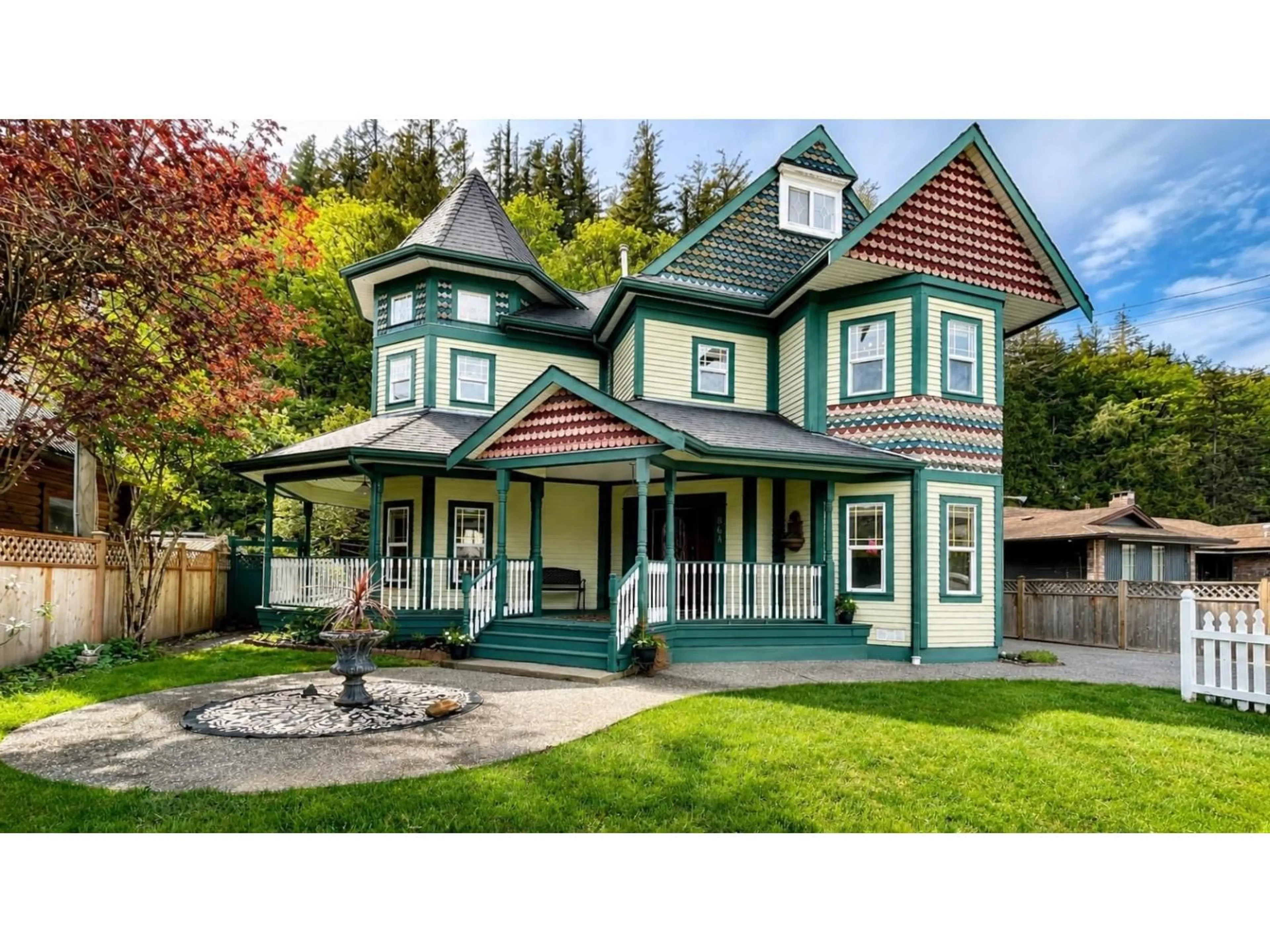 Home with vinyl exterior material, street for 864 HOT SPRINGS ROAD, Harrison Hot Springs British Columbia V0M1K0