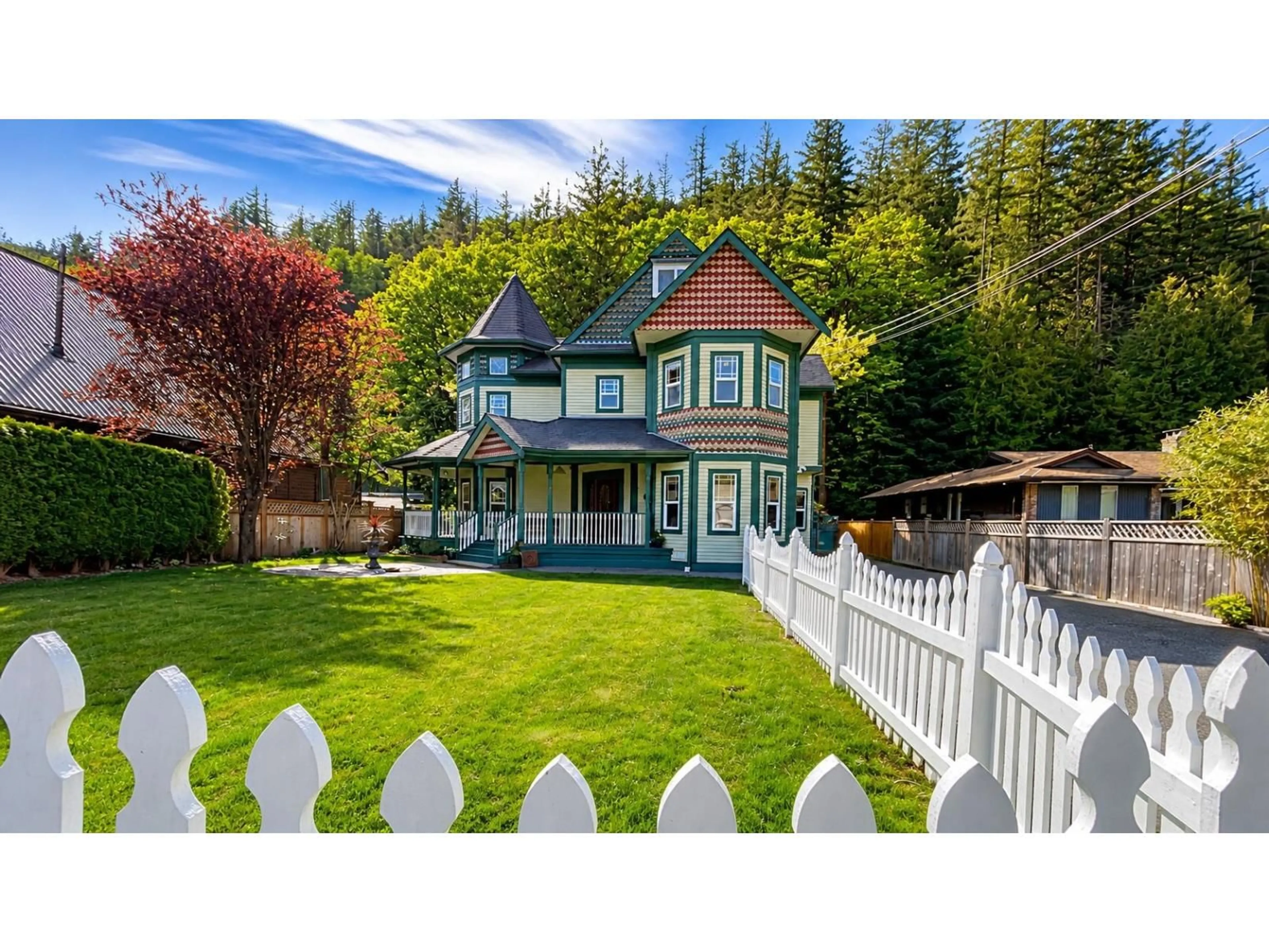 A pic from outside/outdoor area/front of a property/back of a property/a pic from drone, unknown for 864 HOT SPRINGS ROAD, Harrison Hot Springs British Columbia V0M1K0