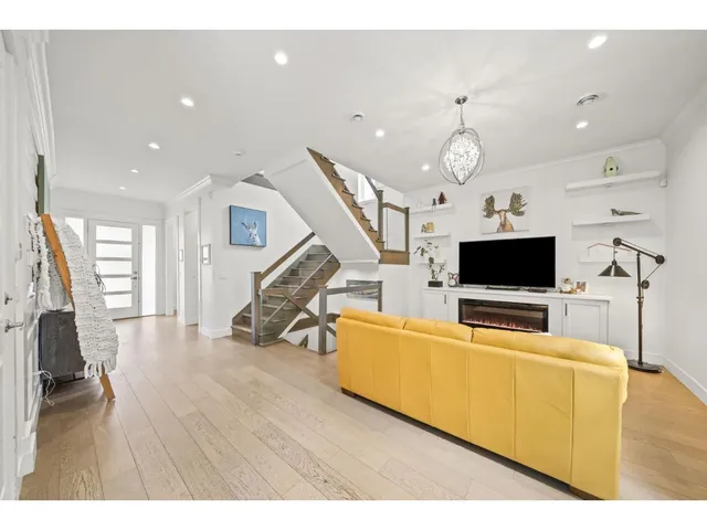 120 169A STREET, Surrey 5