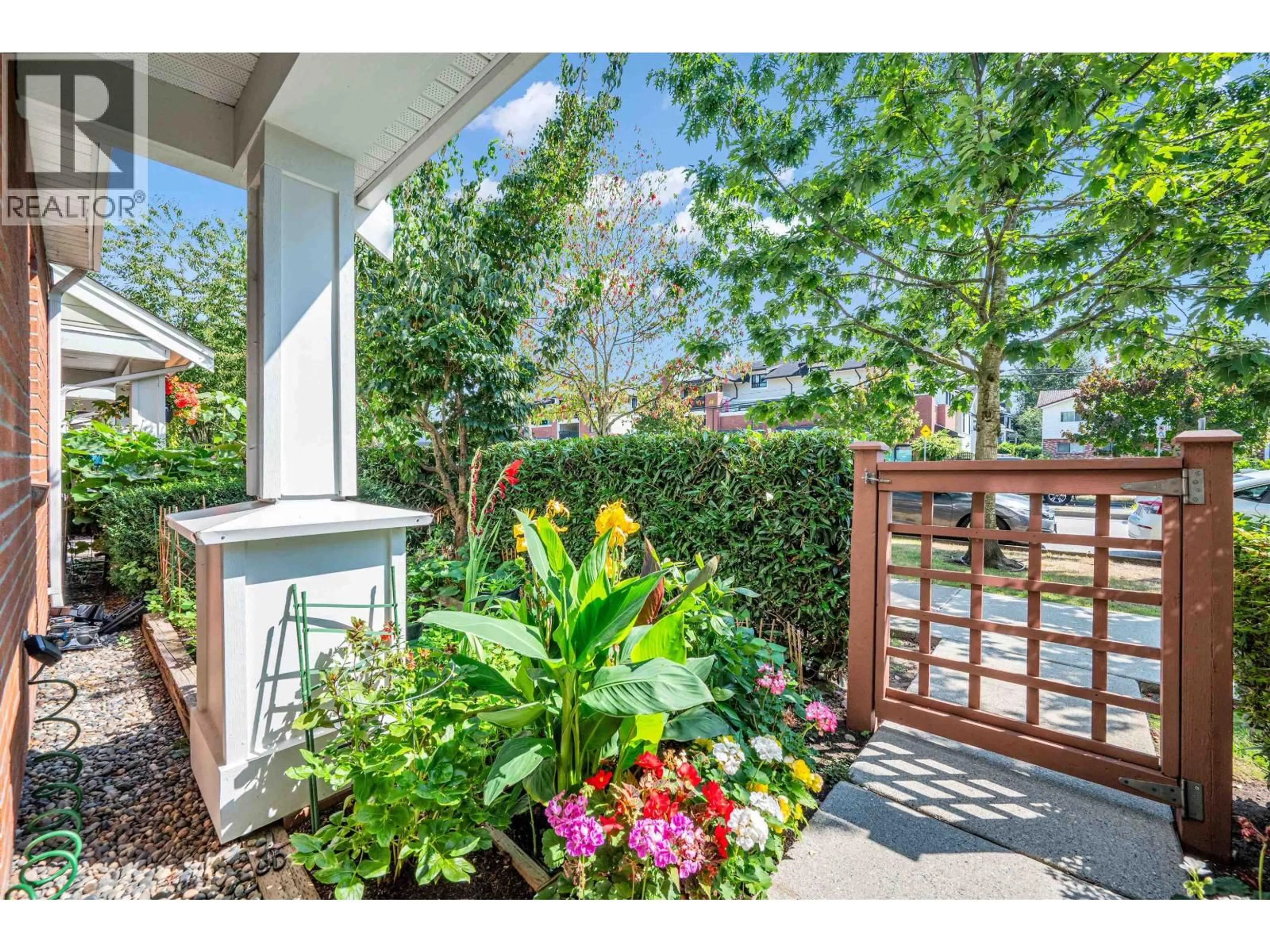 Indoor entryway for 12 - 1135 EWEN AVENUE, New Westminster British Columbia V3M5E3