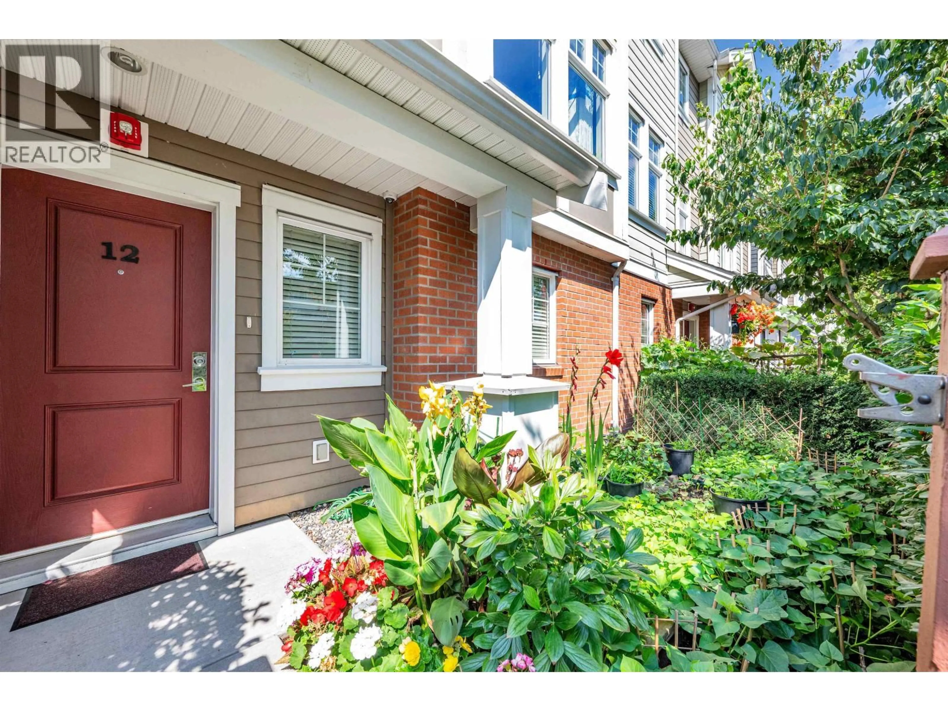 Indoor entryway for 12 - 1135 EWEN AVENUE, New Westminster British Columbia V3M5E3