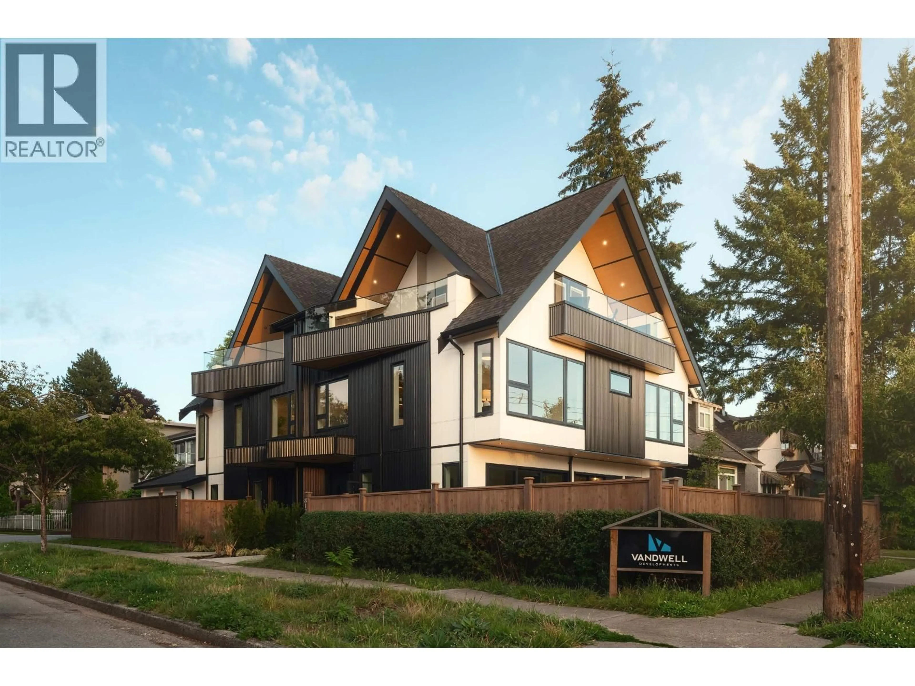 Home with brick exterior material, mountain view for 1 - 812 26TH AVENUE, Vancouver British Columbia V5V2J2