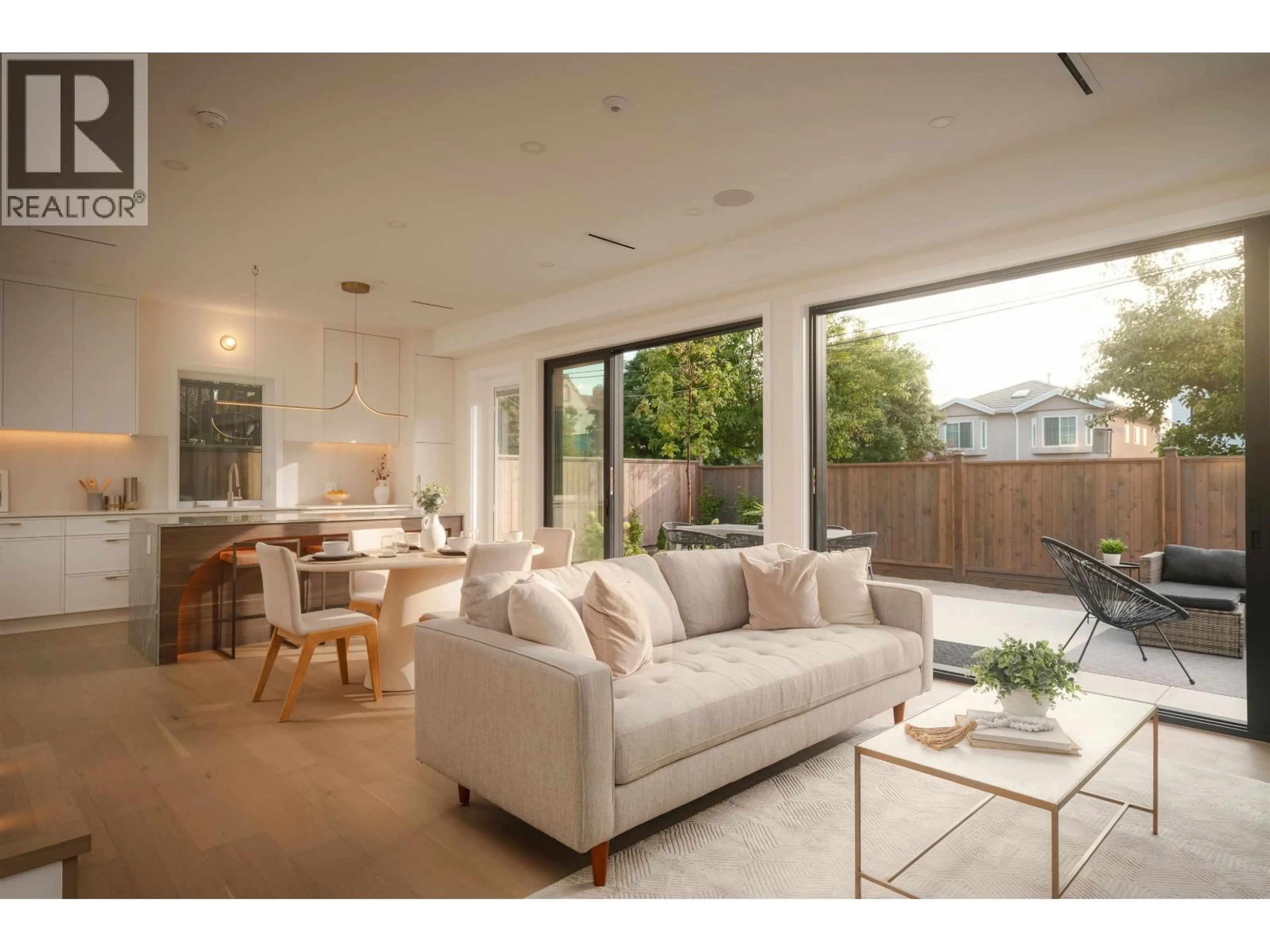 Living room with furniture, unknown for 1 - 812 26TH AVENUE, Vancouver British Columbia V5V2J2