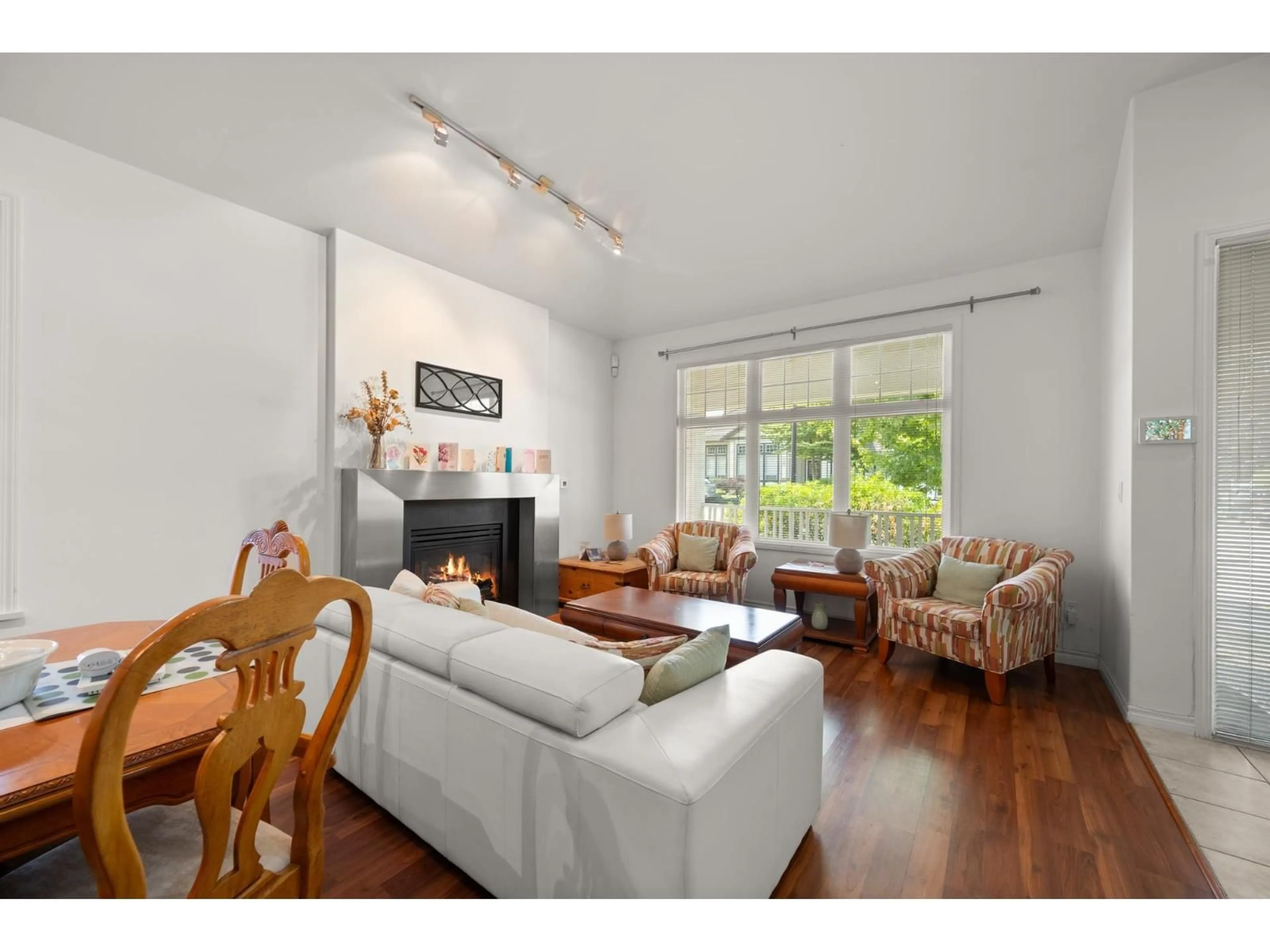 Living room with furniture, wood/laminate floor for 7530 146 STREET, Surrey British Columbia V3S8T9