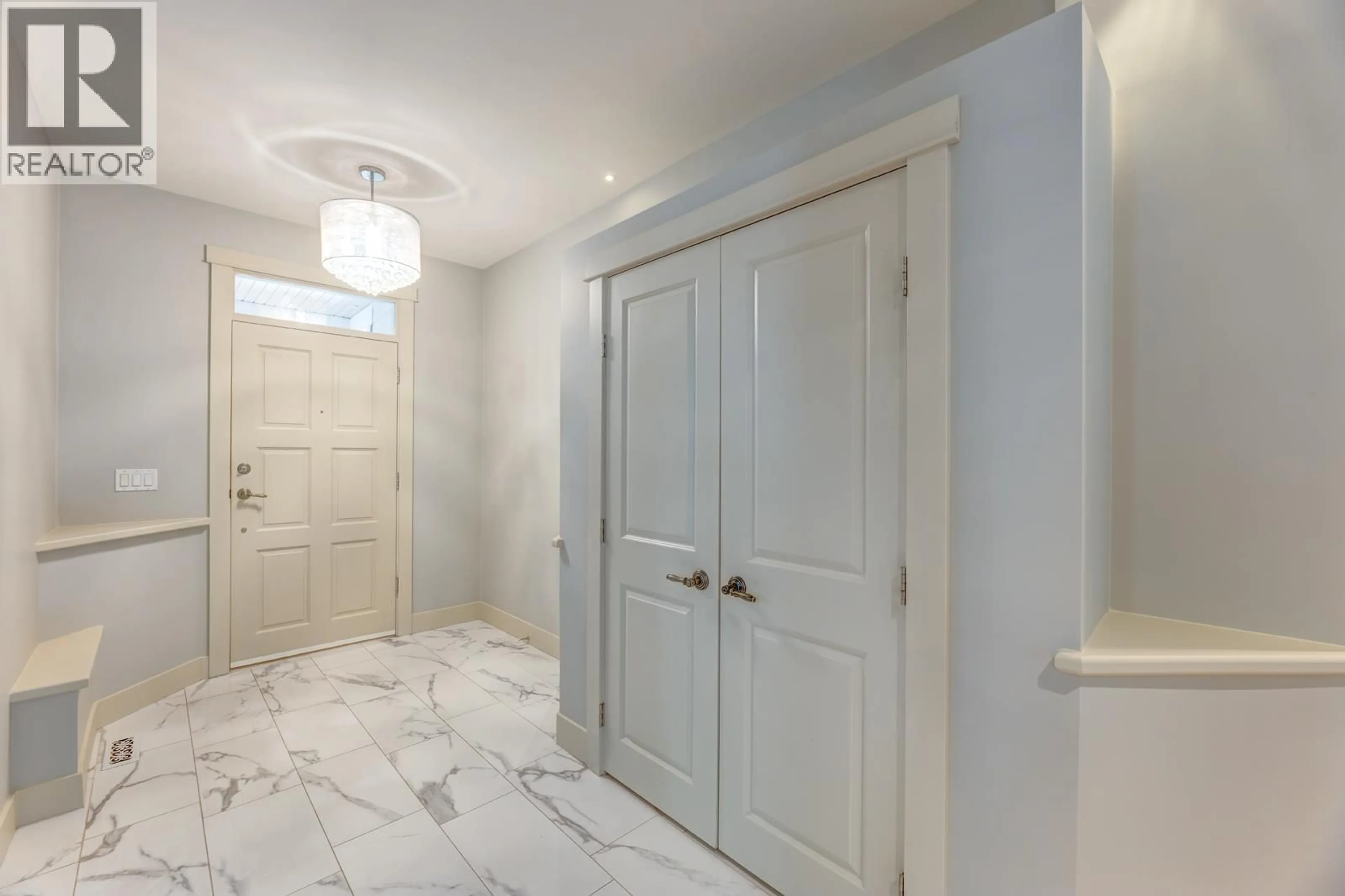 Indoor entryway for 106 CRANBERRY COURT, Port Moody British Columbia V3H0C4