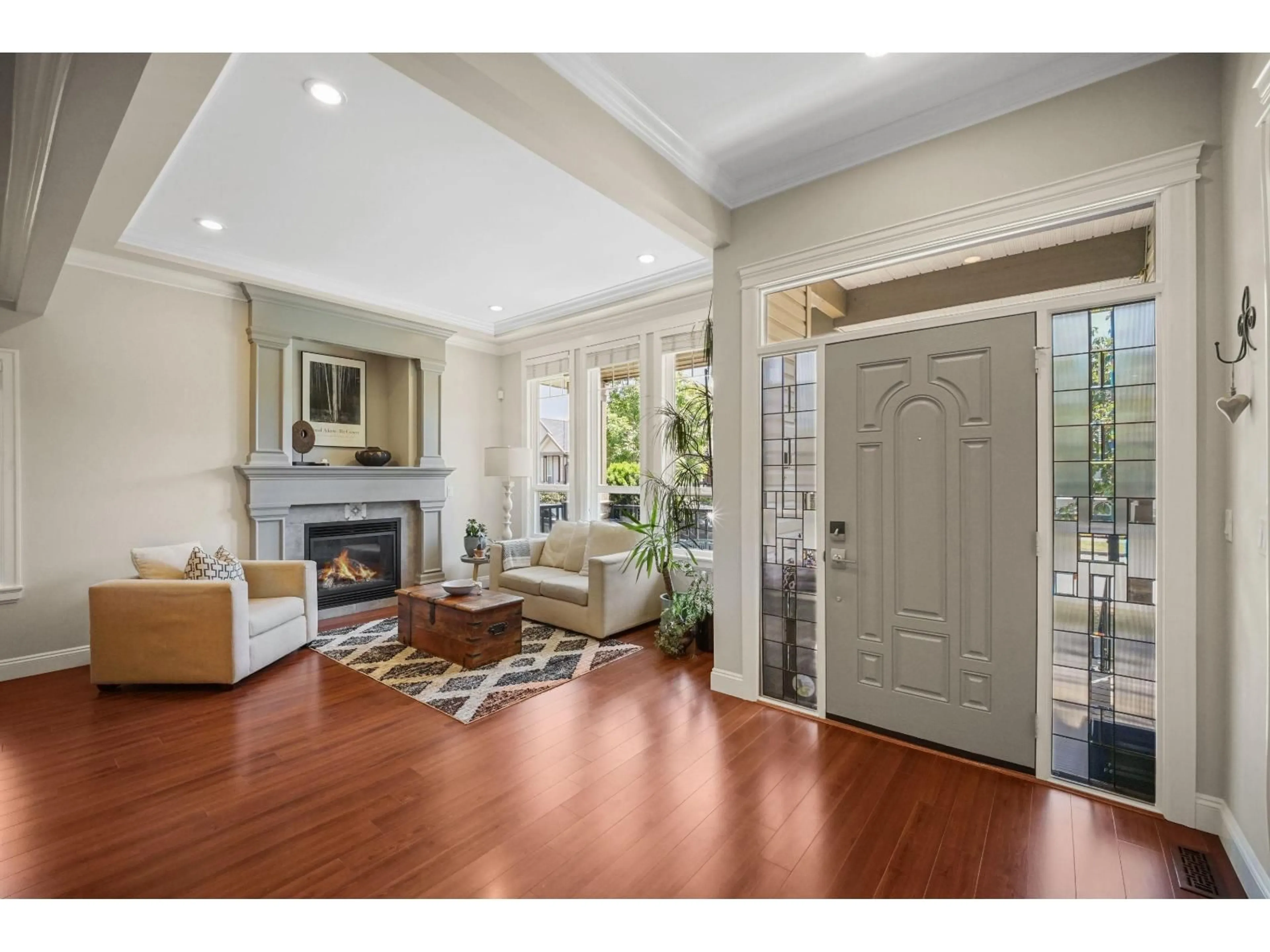 Indoor entryway for 19375 73 AVENUE, Surrey British Columbia V4N5Y1