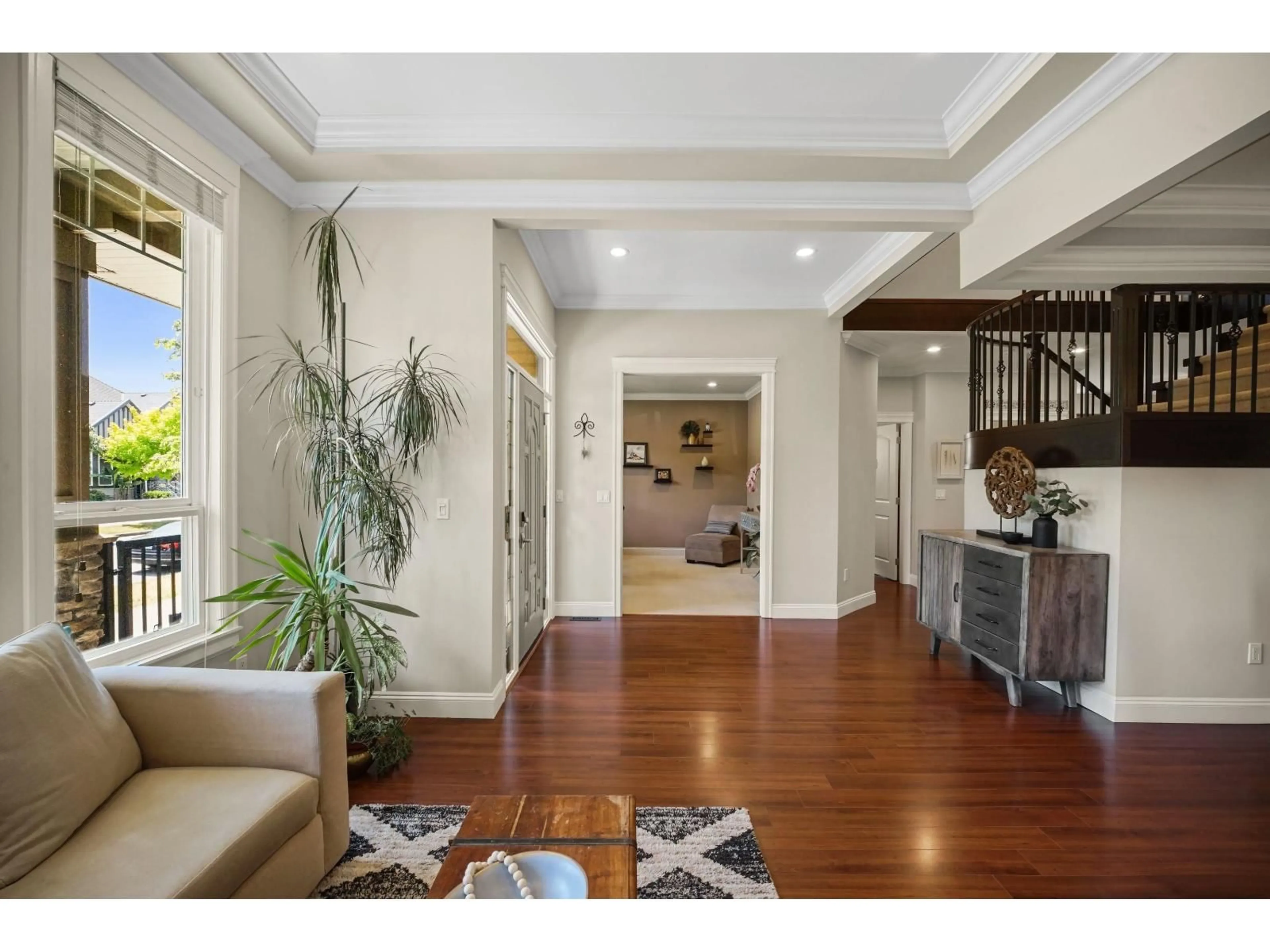 Indoor entryway for 19375 73 AVENUE, Surrey British Columbia V4N5Y1