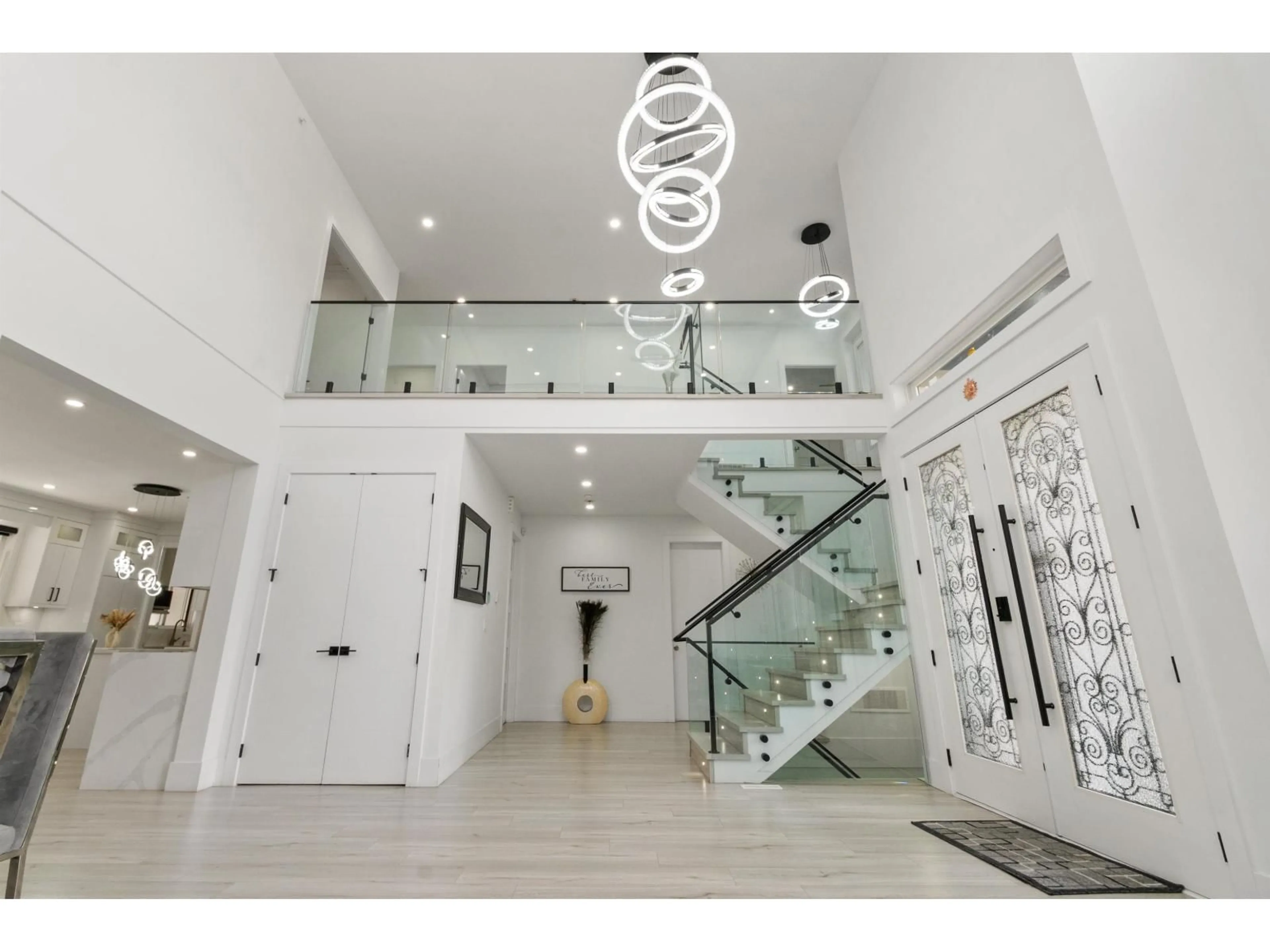 Indoor foyer for 10103 ROYALWOOD BOULEVARD, Rosedale British Columbia V0X1X1
