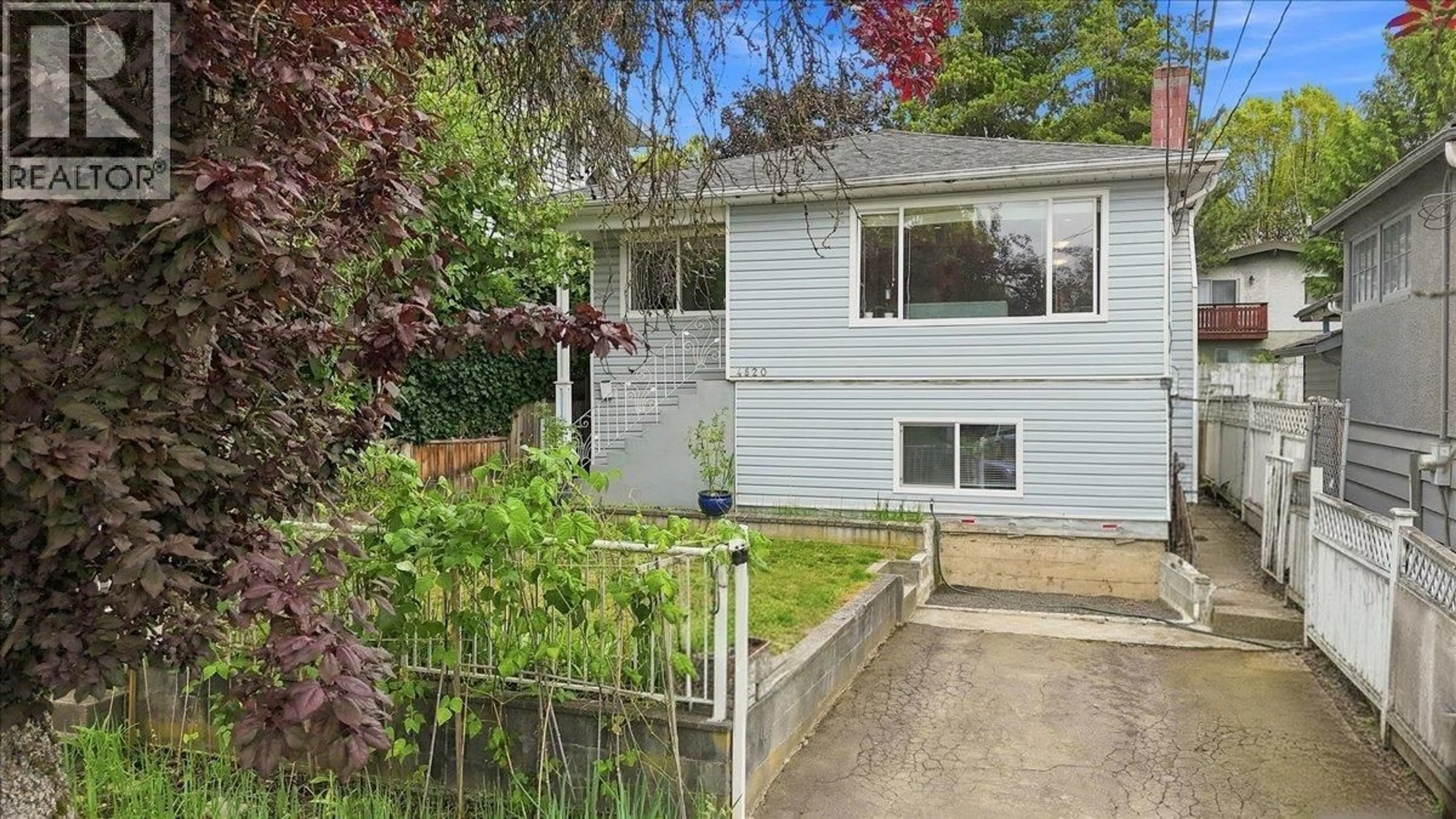 A pic from outside/outdoor area/front of a property/back of a property/a pic from drone, street for 4820 MOSS STREET, Vancouver British Columbia V5R3T2