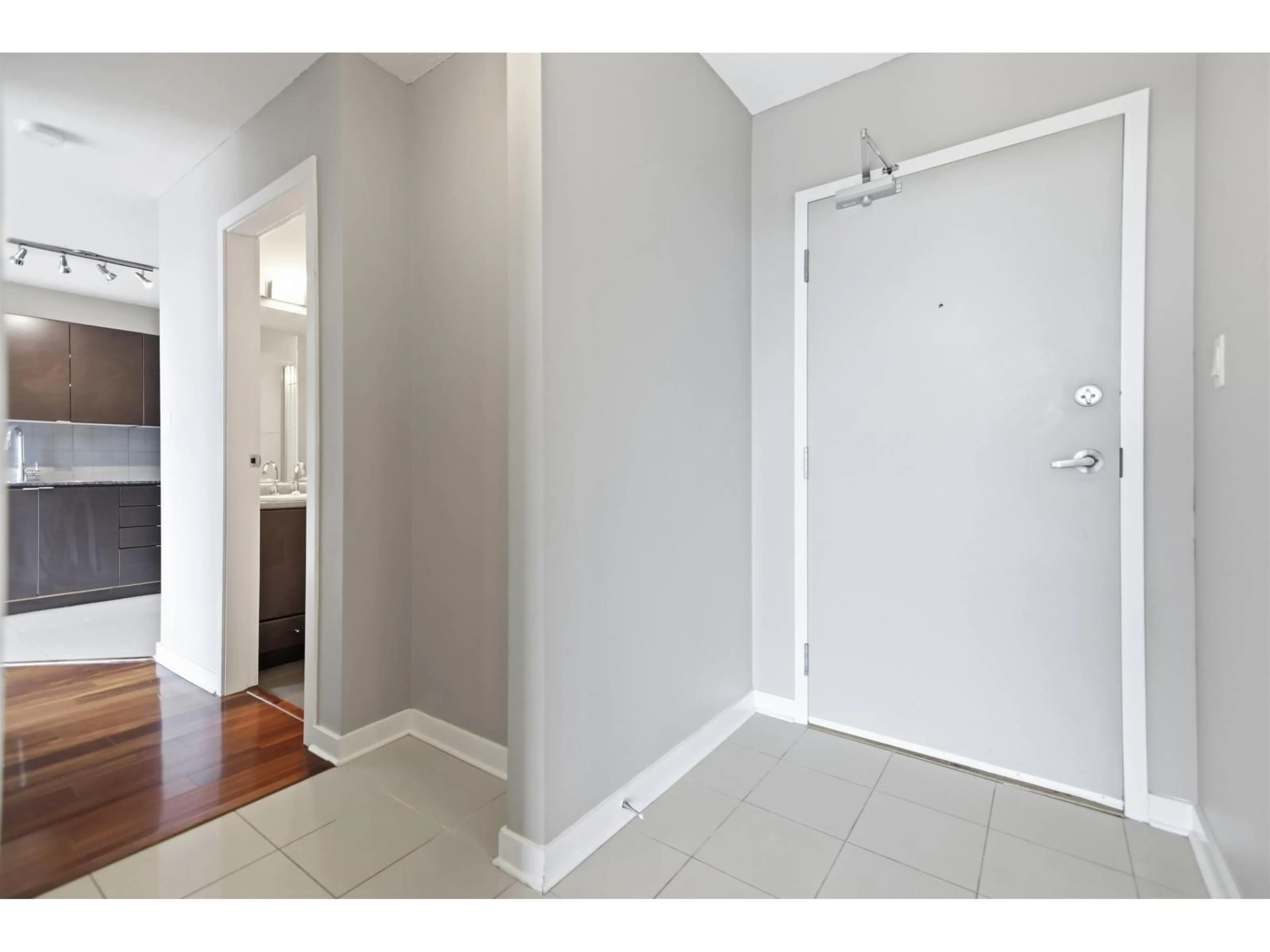 Indoor entryway for 3105 - 13618 100 AVENUE, Surrey British Columbia V3T0A8