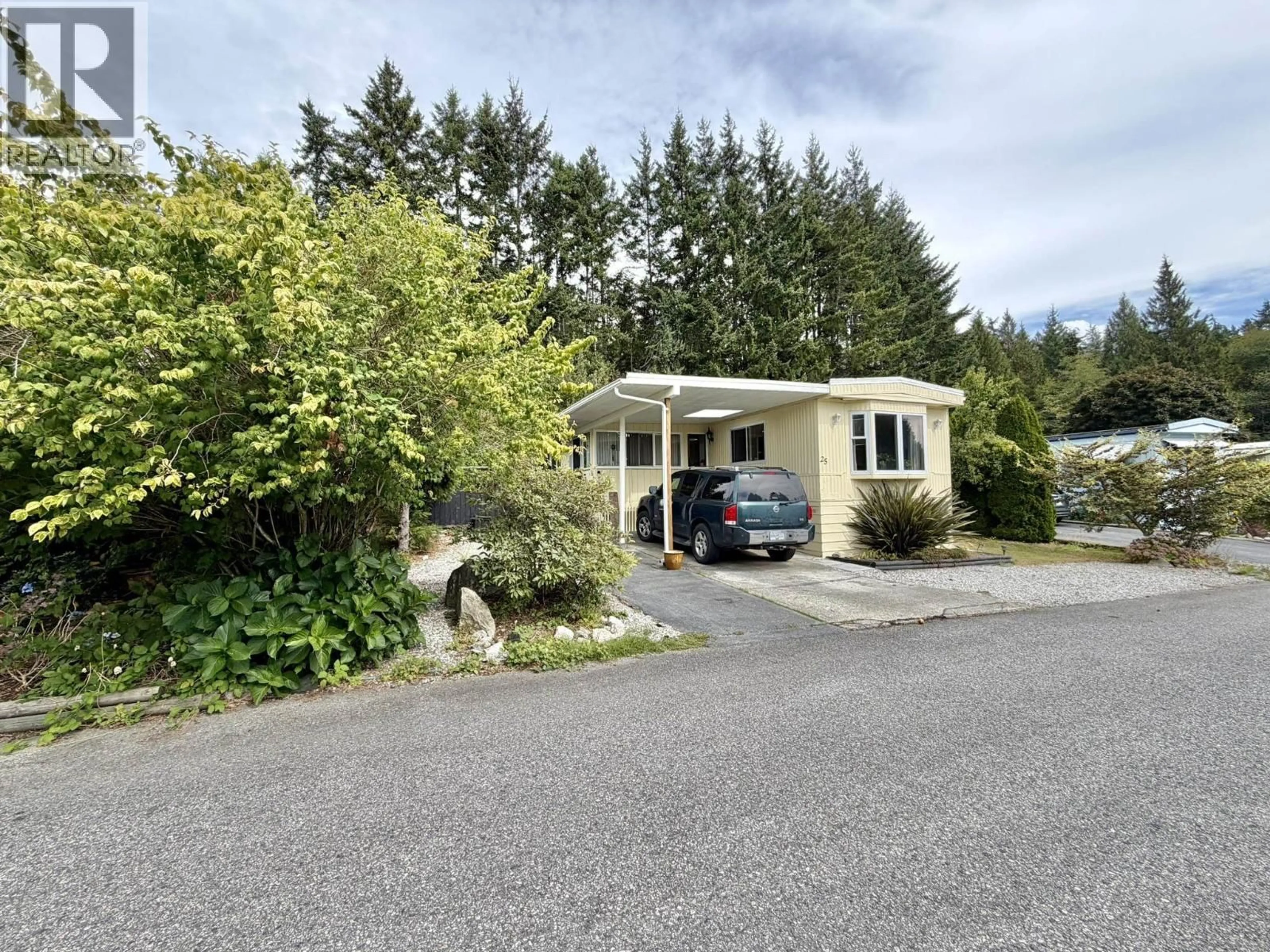 A pic from outside/outdoor area/front of a property/back of a property/a pic from drone, street for 25 - 4116 BROWNING ROAD, Sechelt British Columbia V7Z0A3