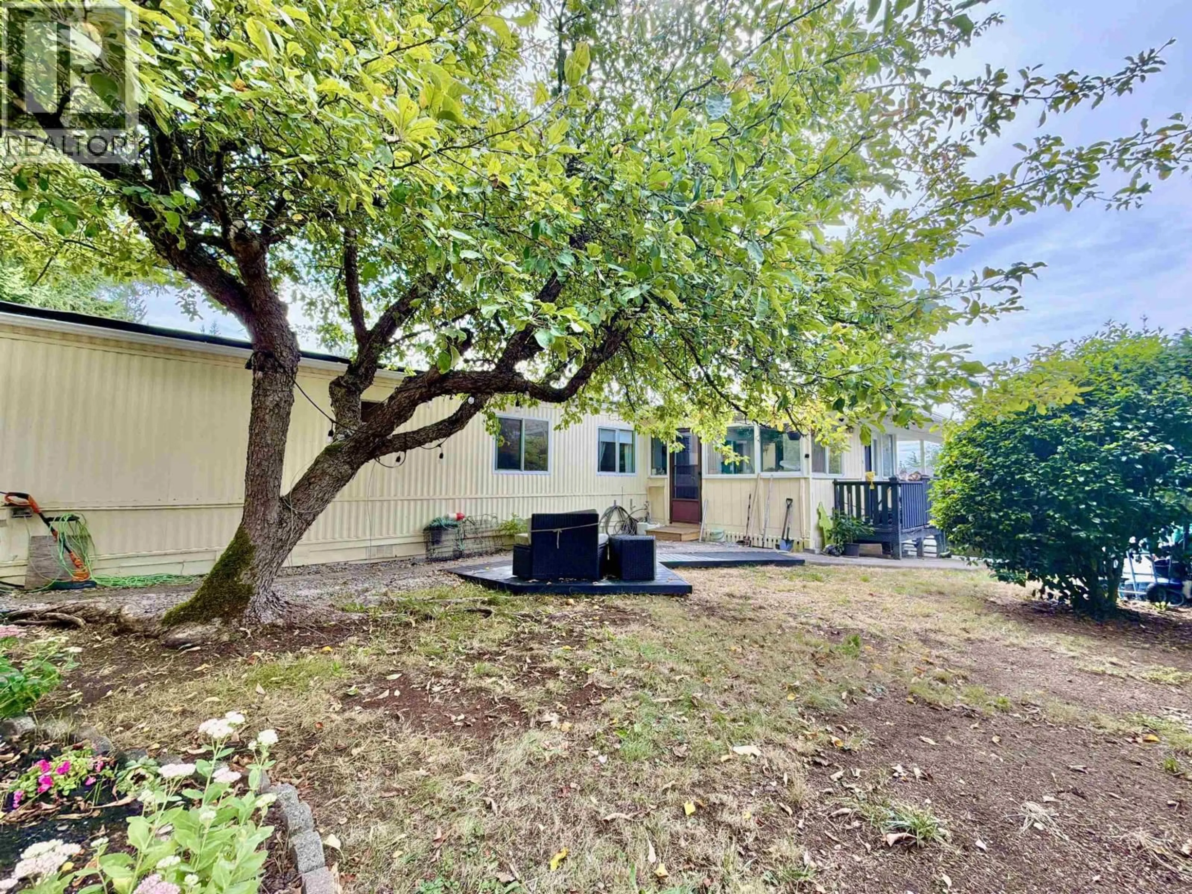 A pic from outside/outdoor area/front of a property/back of a property/a pic from drone, unknown for 25 - 4116 BROWNING ROAD, Sechelt British Columbia V7Z0A3