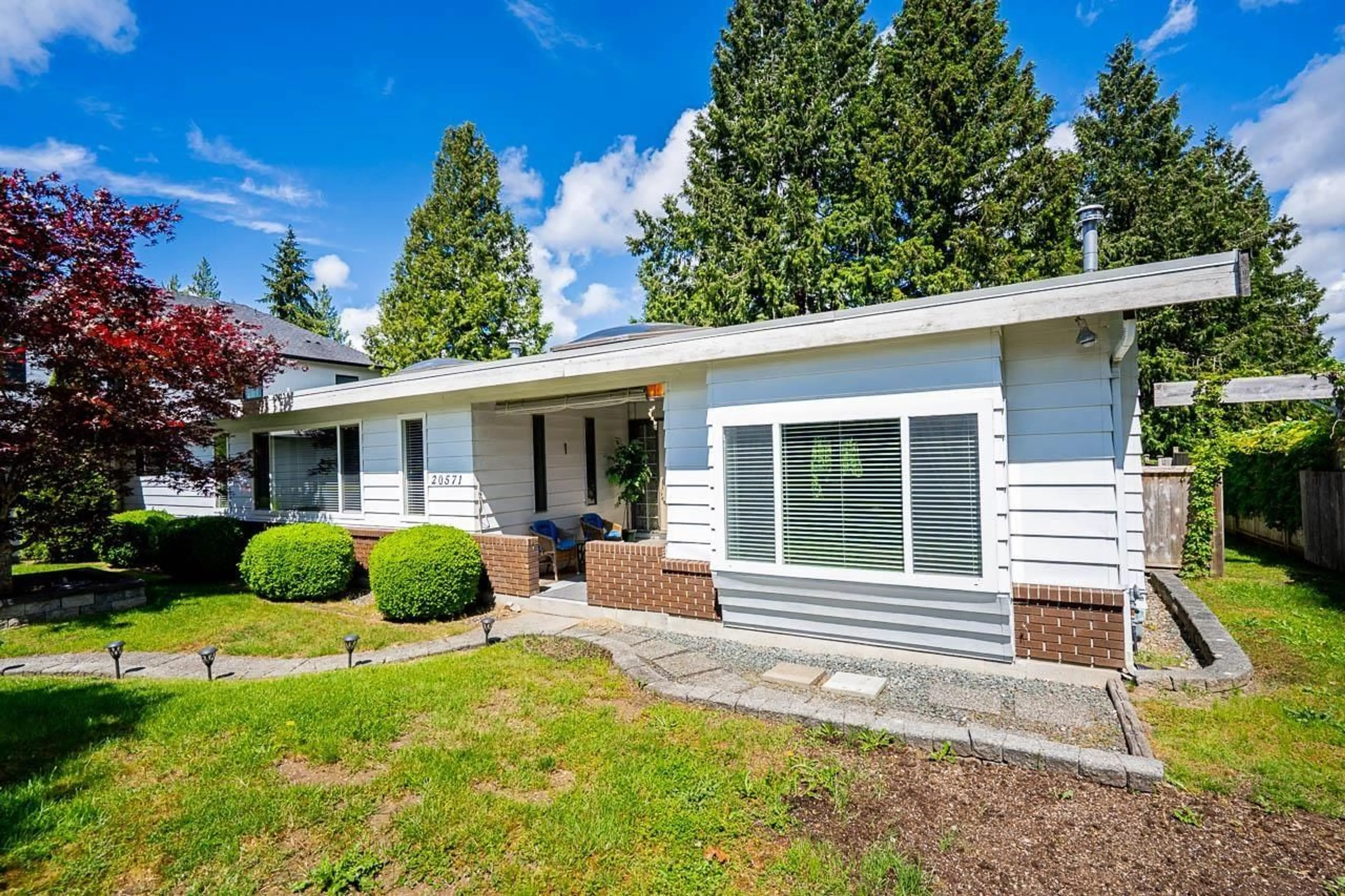 Home with vinyl exterior material, street for 20571 46A AVENUE, Langley British Columbia V3A3J7
