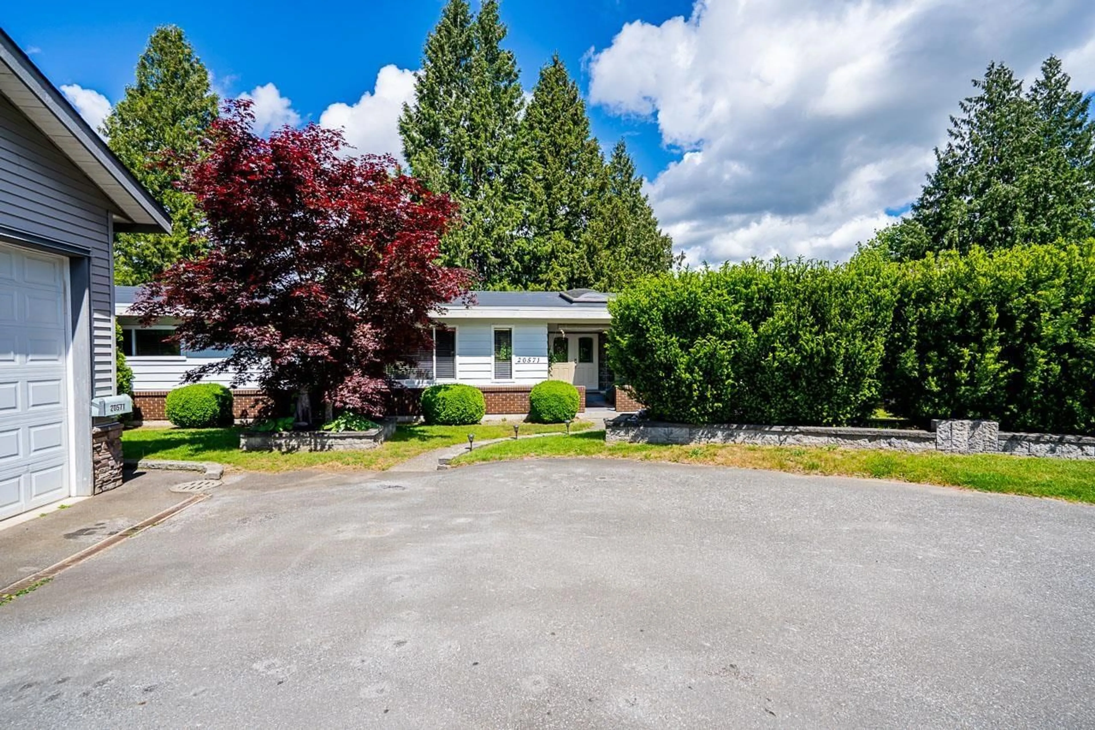 A pic from outside/outdoor area/front of a property/back of a property/a pic from drone, street for 20571 46A AVENUE, Langley British Columbia V3A3J7