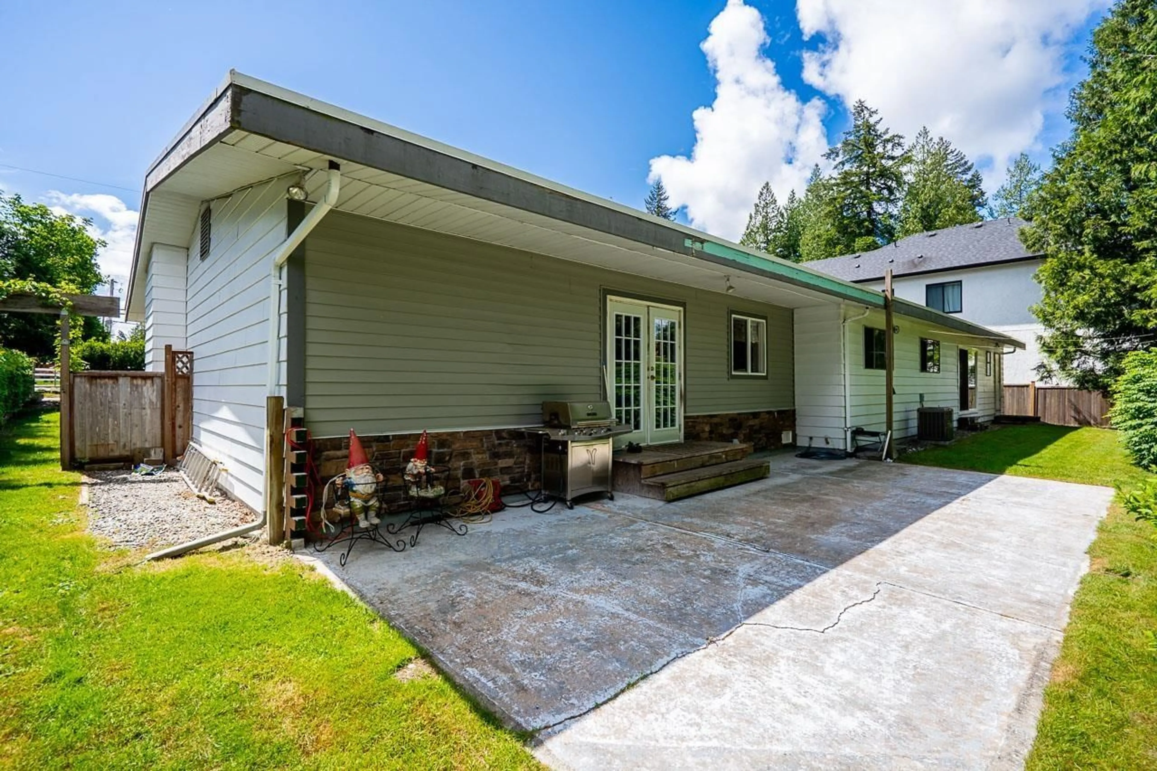 Home with vinyl exterior material, unknown for 20571 46A AVENUE, Langley British Columbia V3A3J7