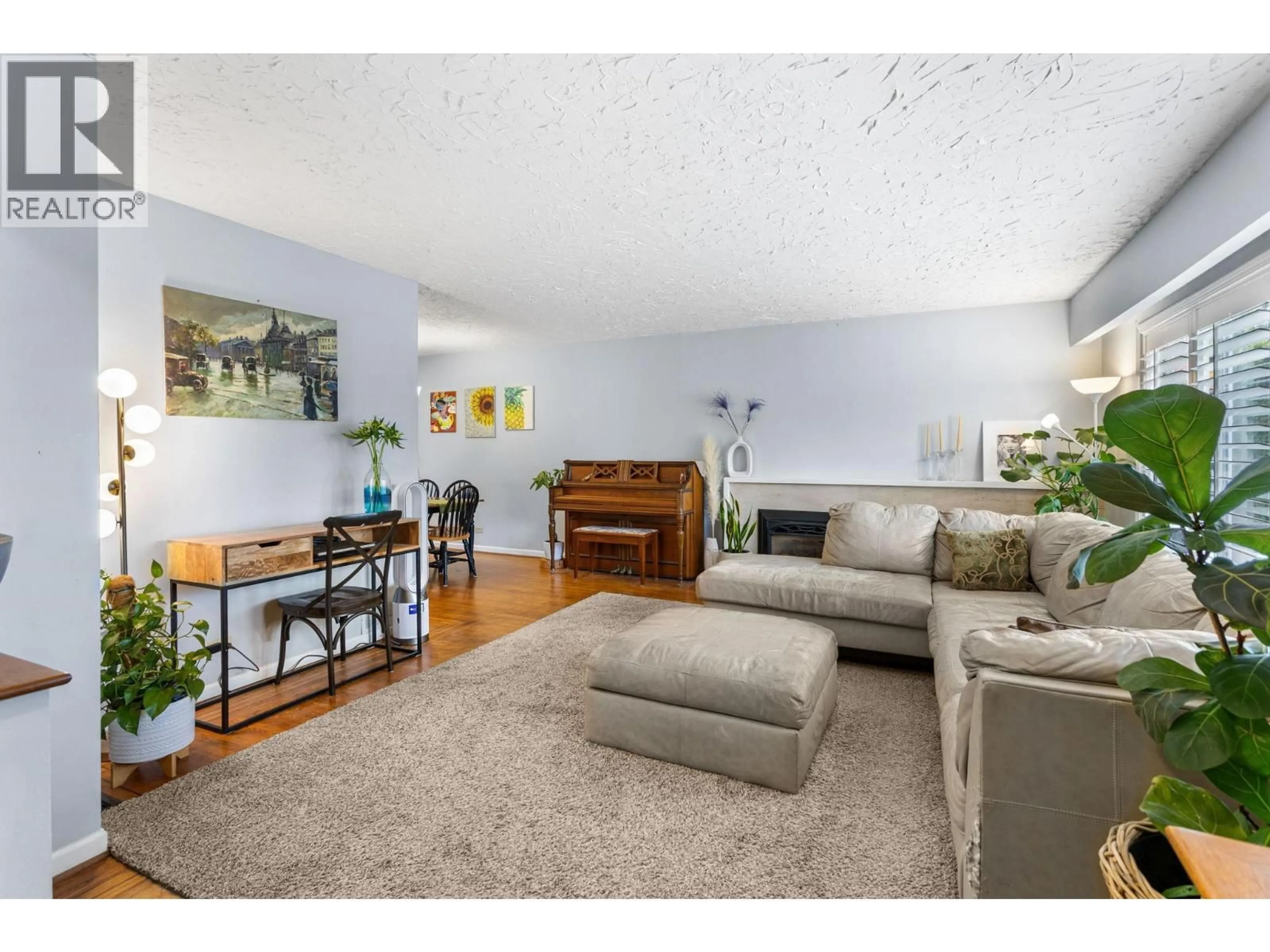 Living room with furniture, unknown for 3020 THORNCLIFFE DRIVE, North Vancouver British Columbia V7R2T1