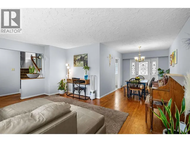 3020 THORNCLIFFE DRIVE, North Vancouver 5