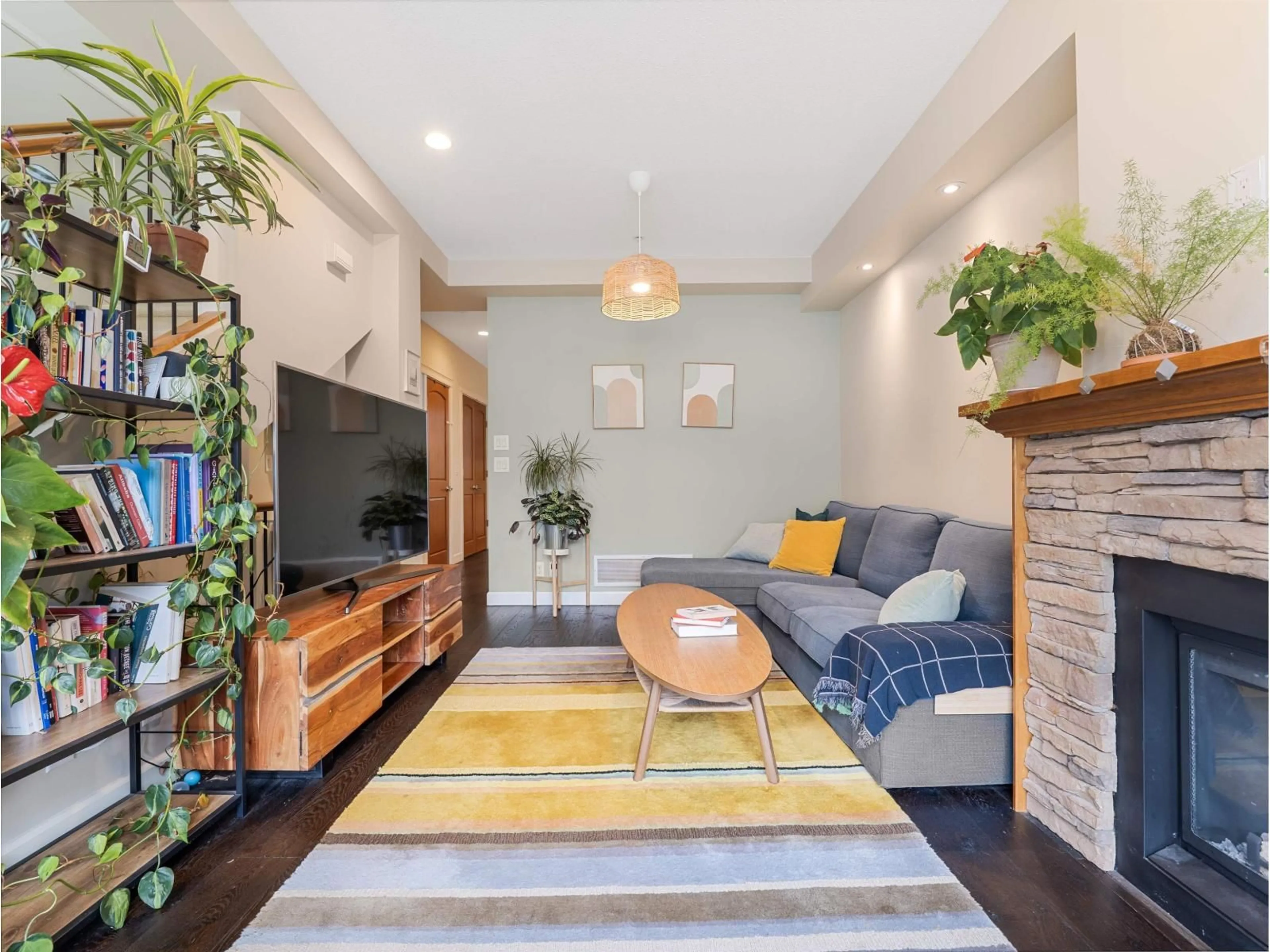 Living room with furniture, unknown for 32 - 20738 84 AVENUE, Langley British Columbia V2Y0J6
