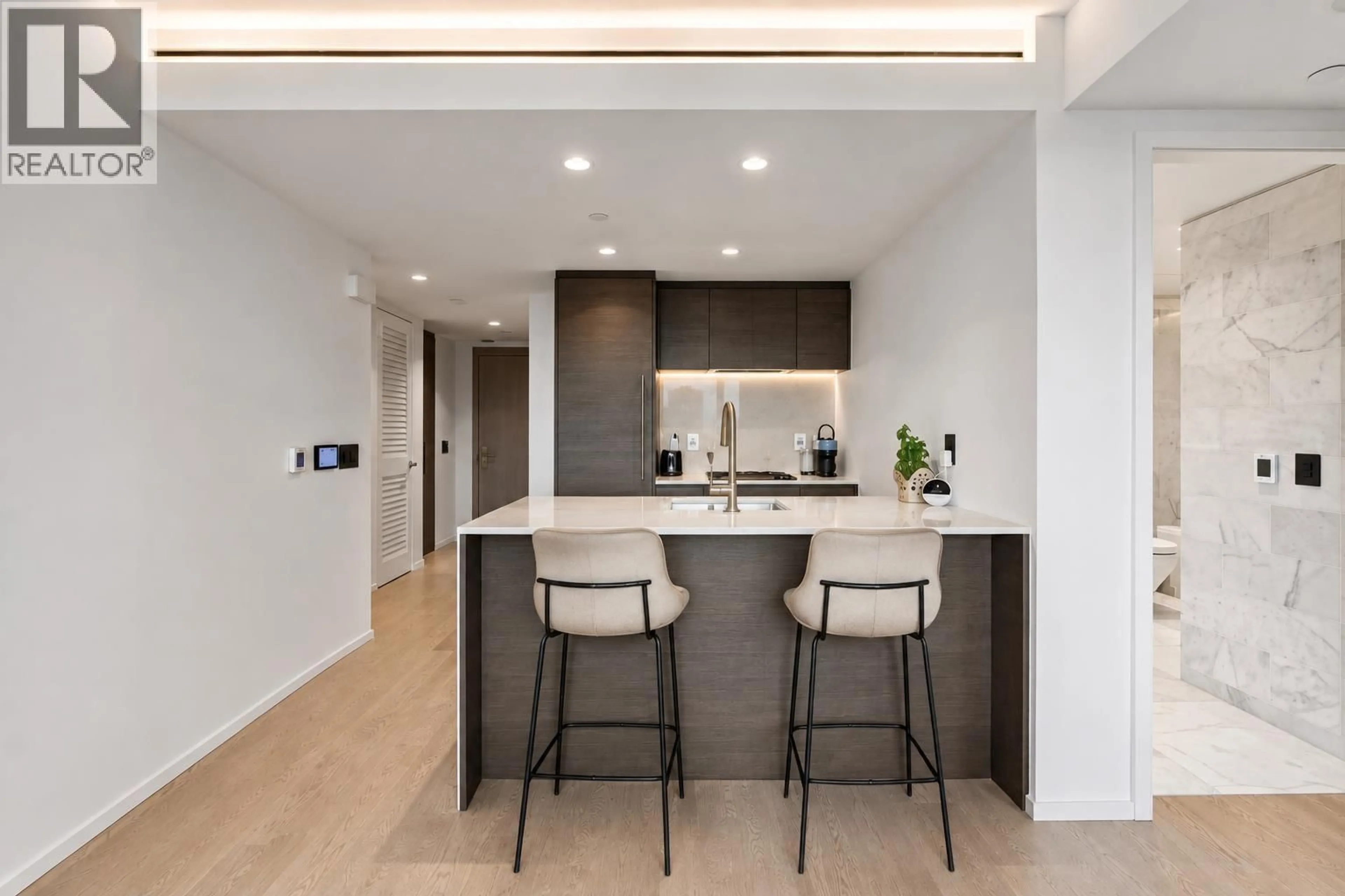 Contemporary kitchen, unknown for 1301 - 1408 ROBSON STREET, Vancouver British Columbia V6G1B9