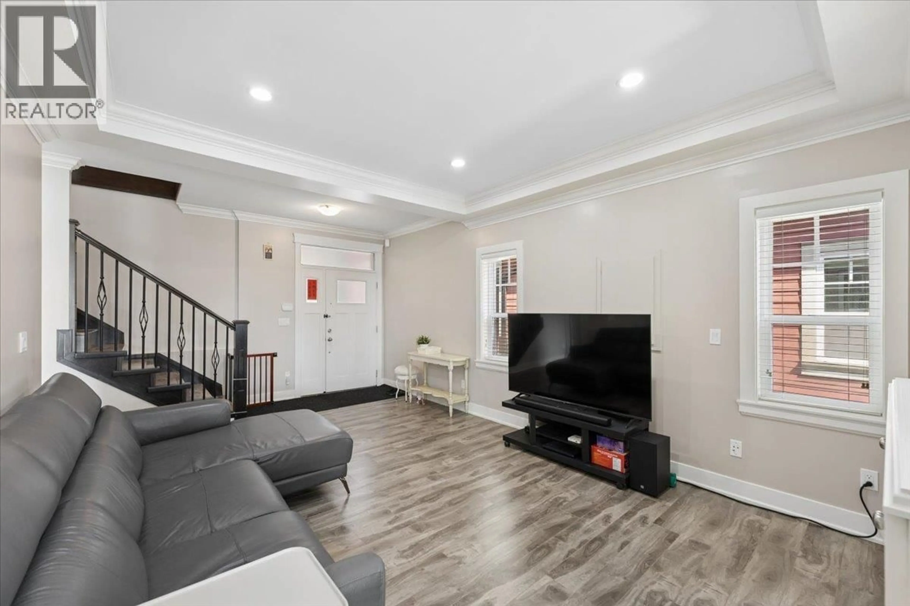 Living room with furniture, unknown for 101 - 910 DELESTRE AVENUE, Coquitlam British Columbia V3K2G6