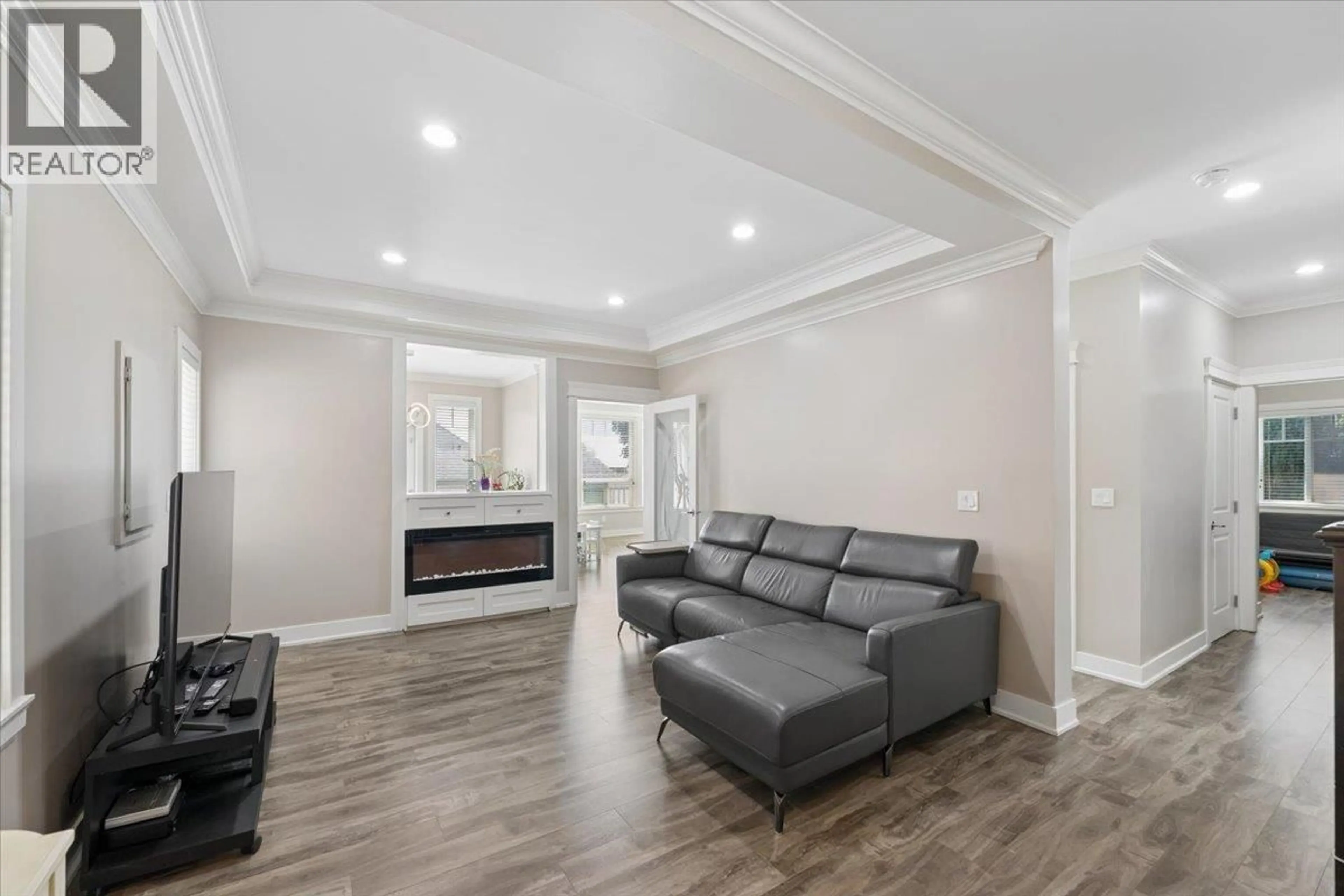 Living room with furniture, unknown for 101 - 910 DELESTRE AVENUE, Coquitlam British Columbia V3K2G6