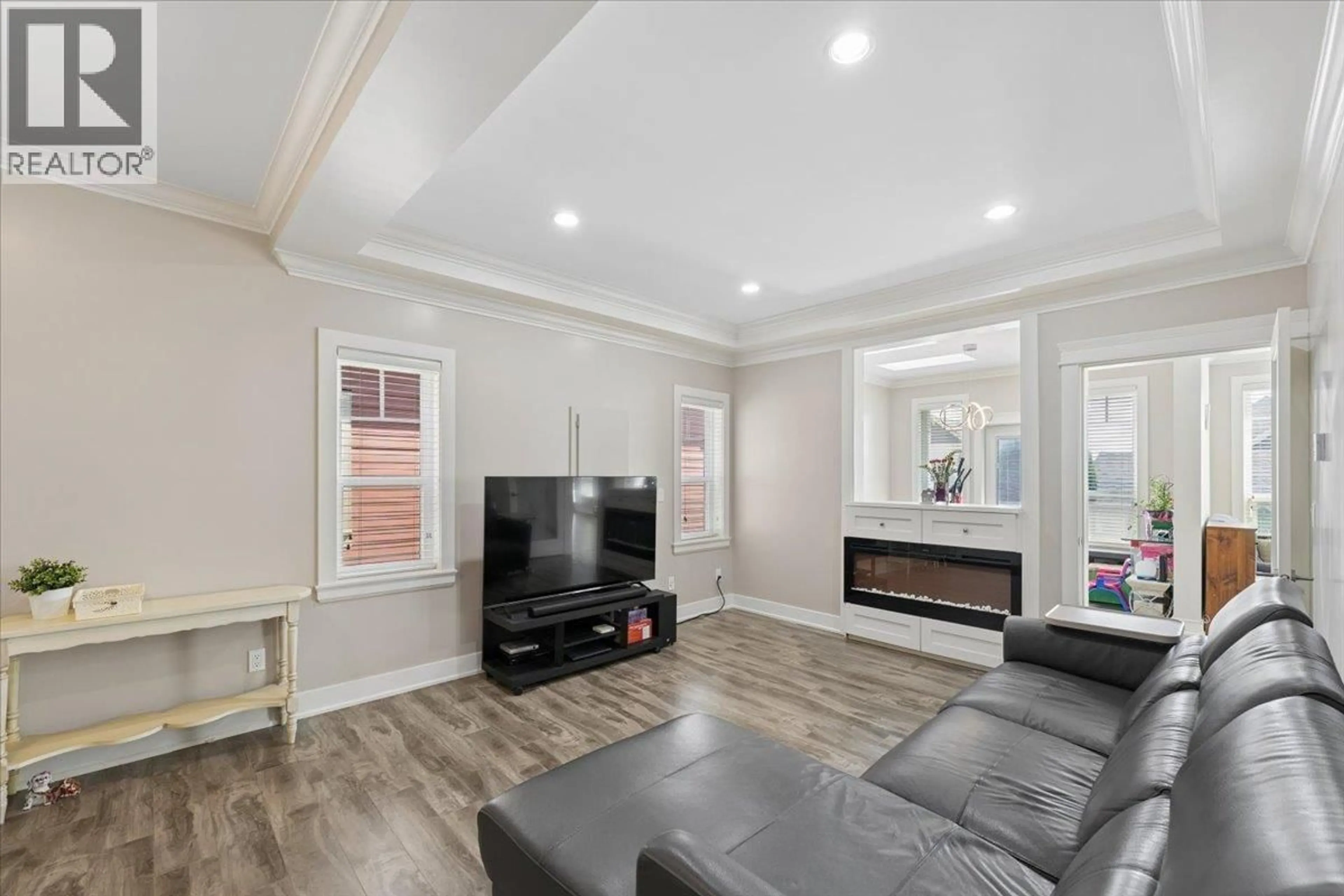Living room with furniture, unknown for 101 - 910 DELESTRE AVENUE, Coquitlam British Columbia V3K2G6