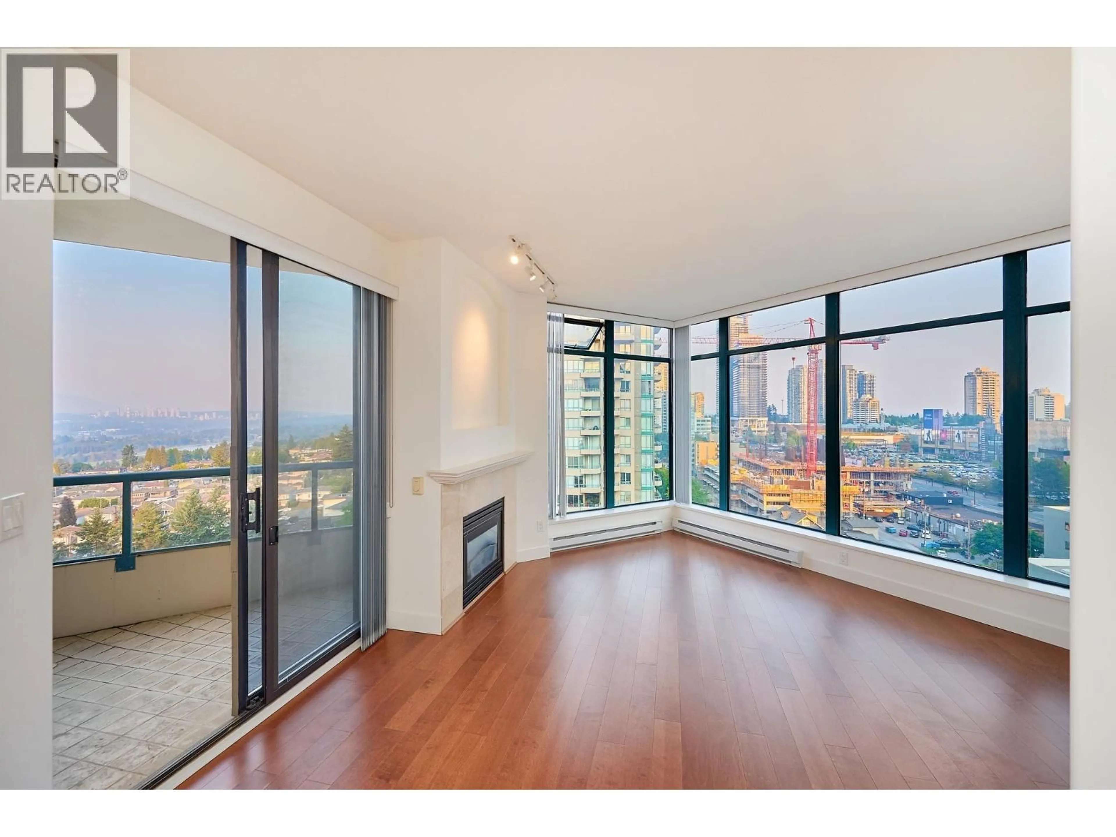 A pic of a room for 1701 - 4567 HAZEL STREET, Burnaby British Columbia V5H4V4